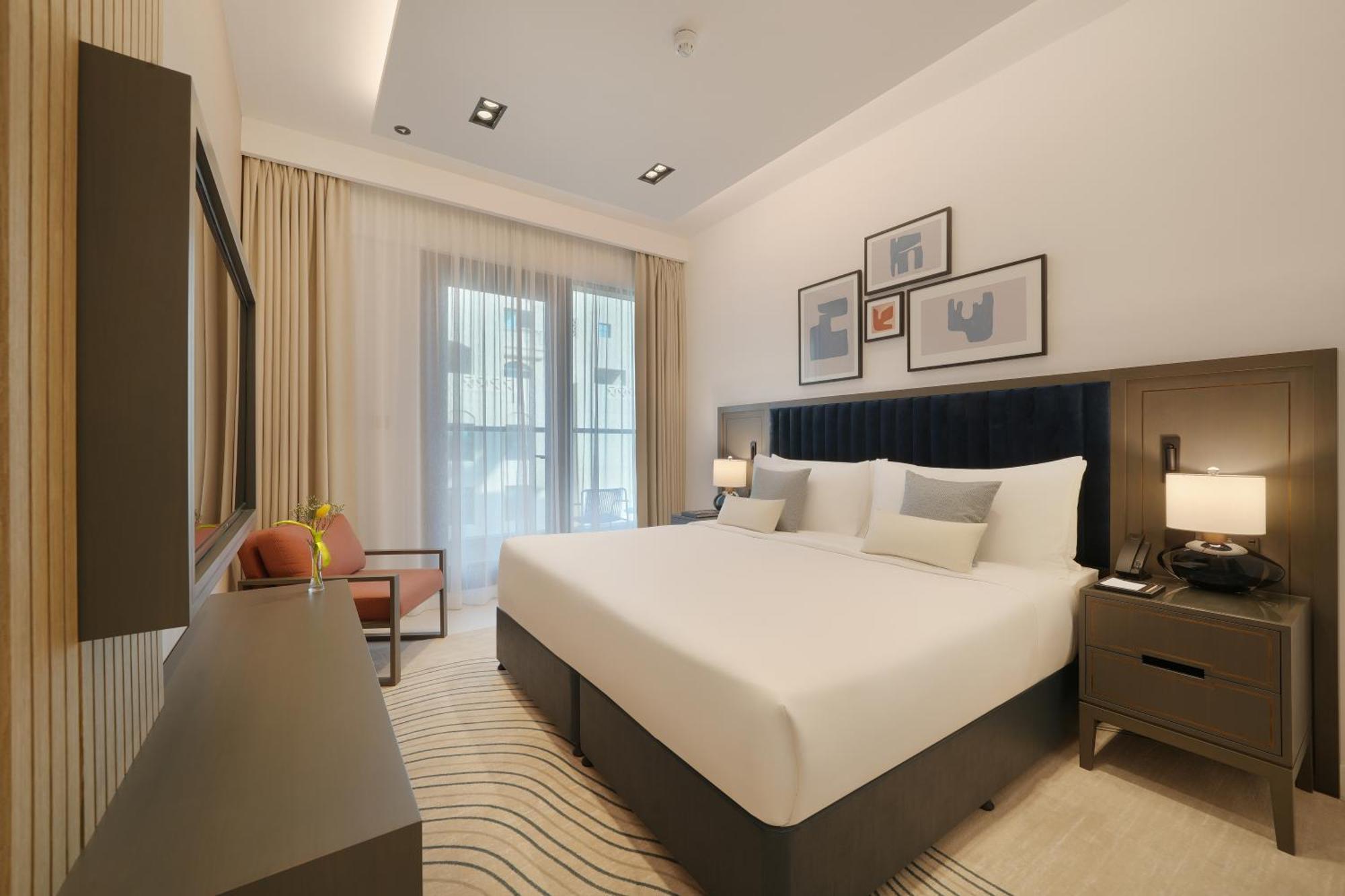 Deluxe One-Bedroom Apartment
