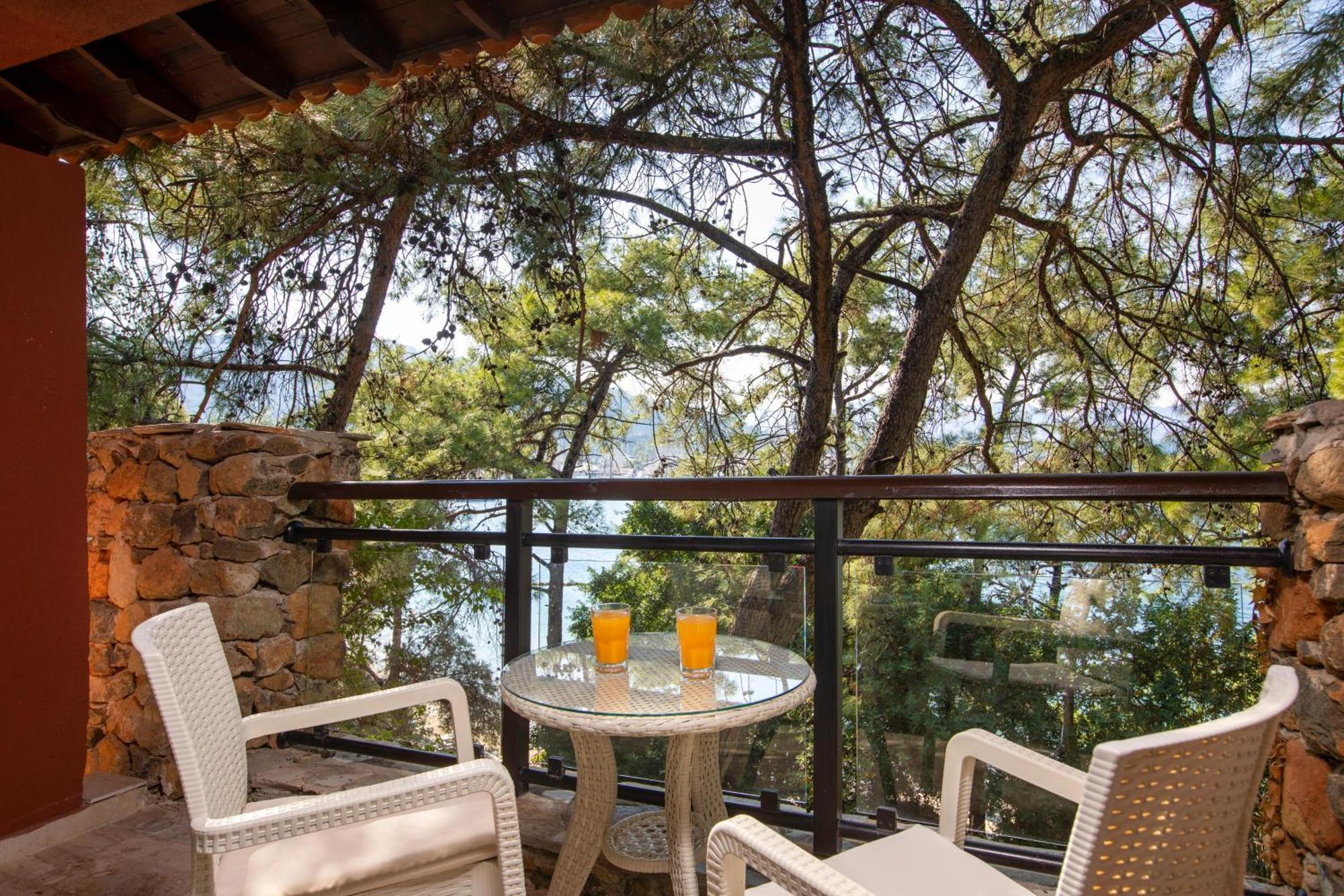 Standard Double Room Partial Sea View