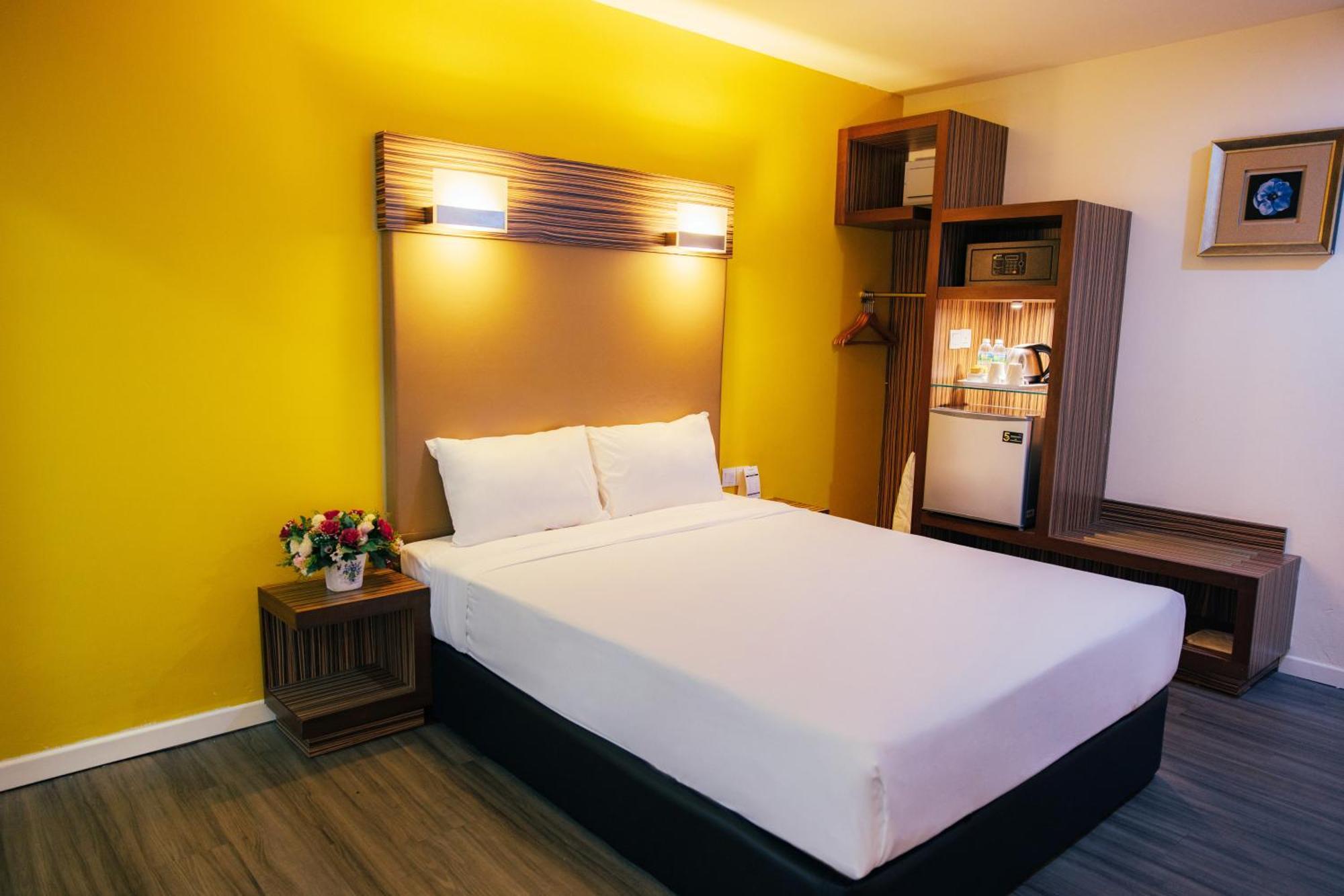 Staycation deal with early check in 2pm - Superior Room