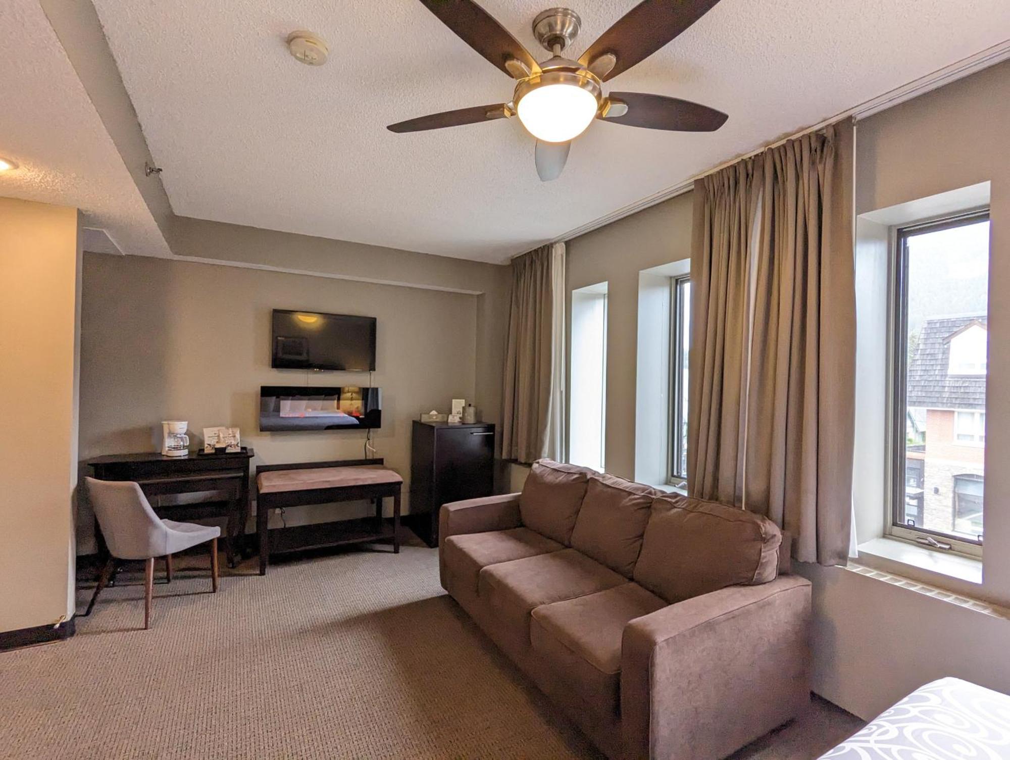 Deluxe King Room