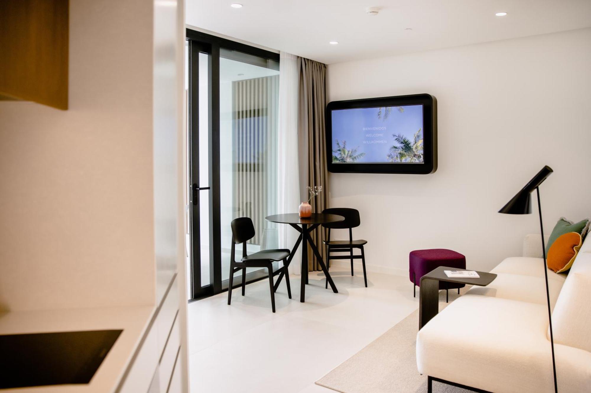 Corner Suite Garden View