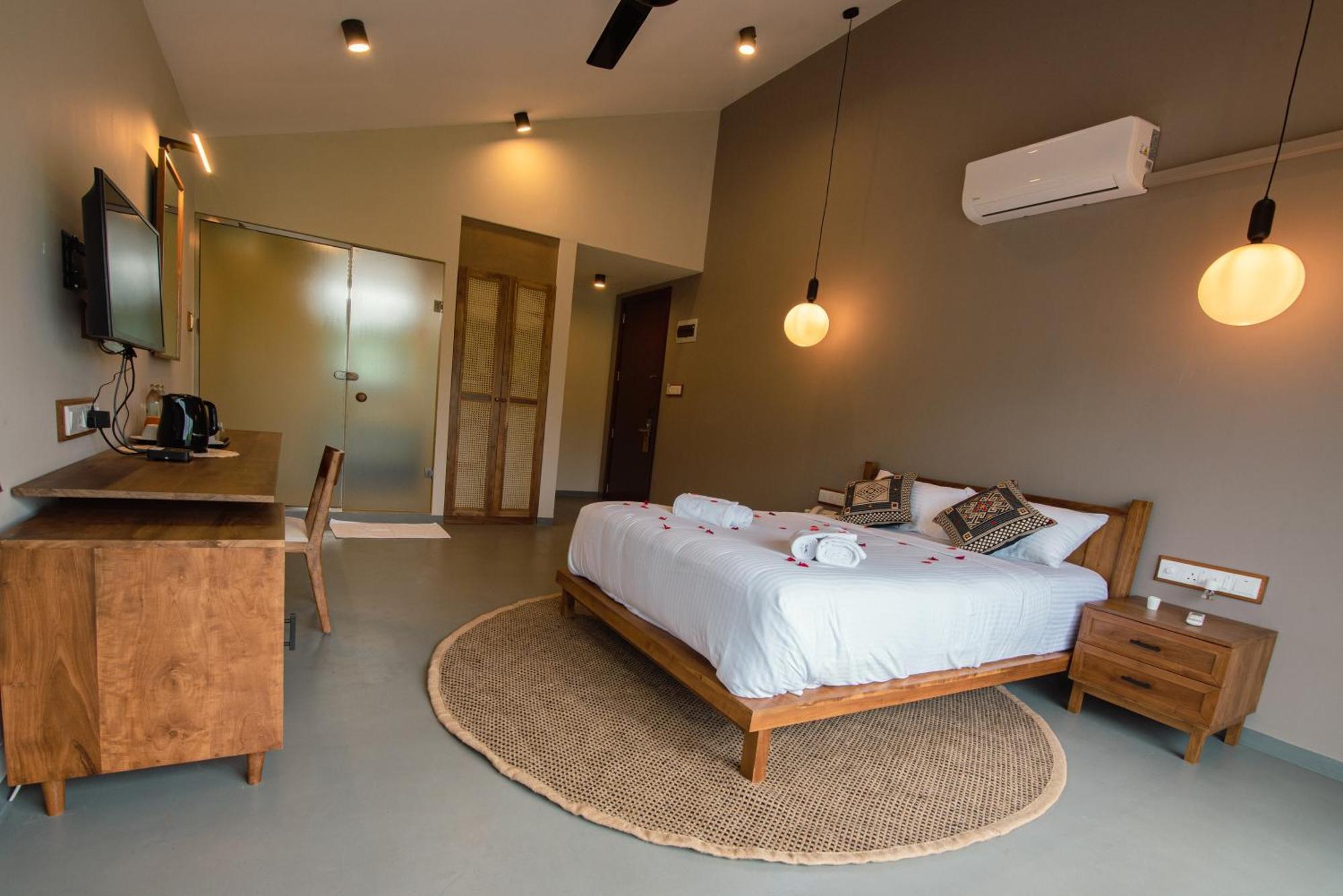 Deluxe Queen Room