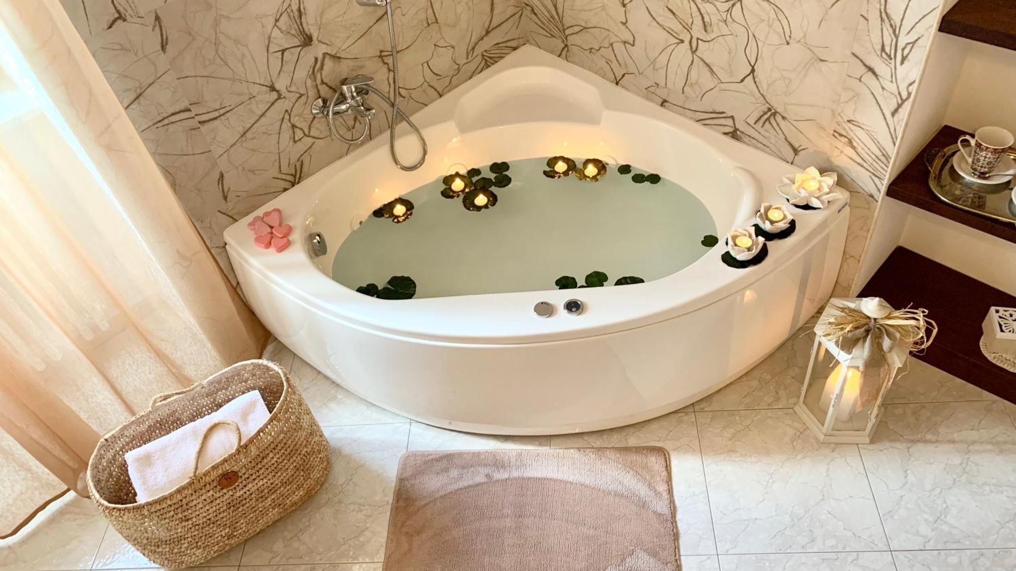 Queen Room Spa Bath