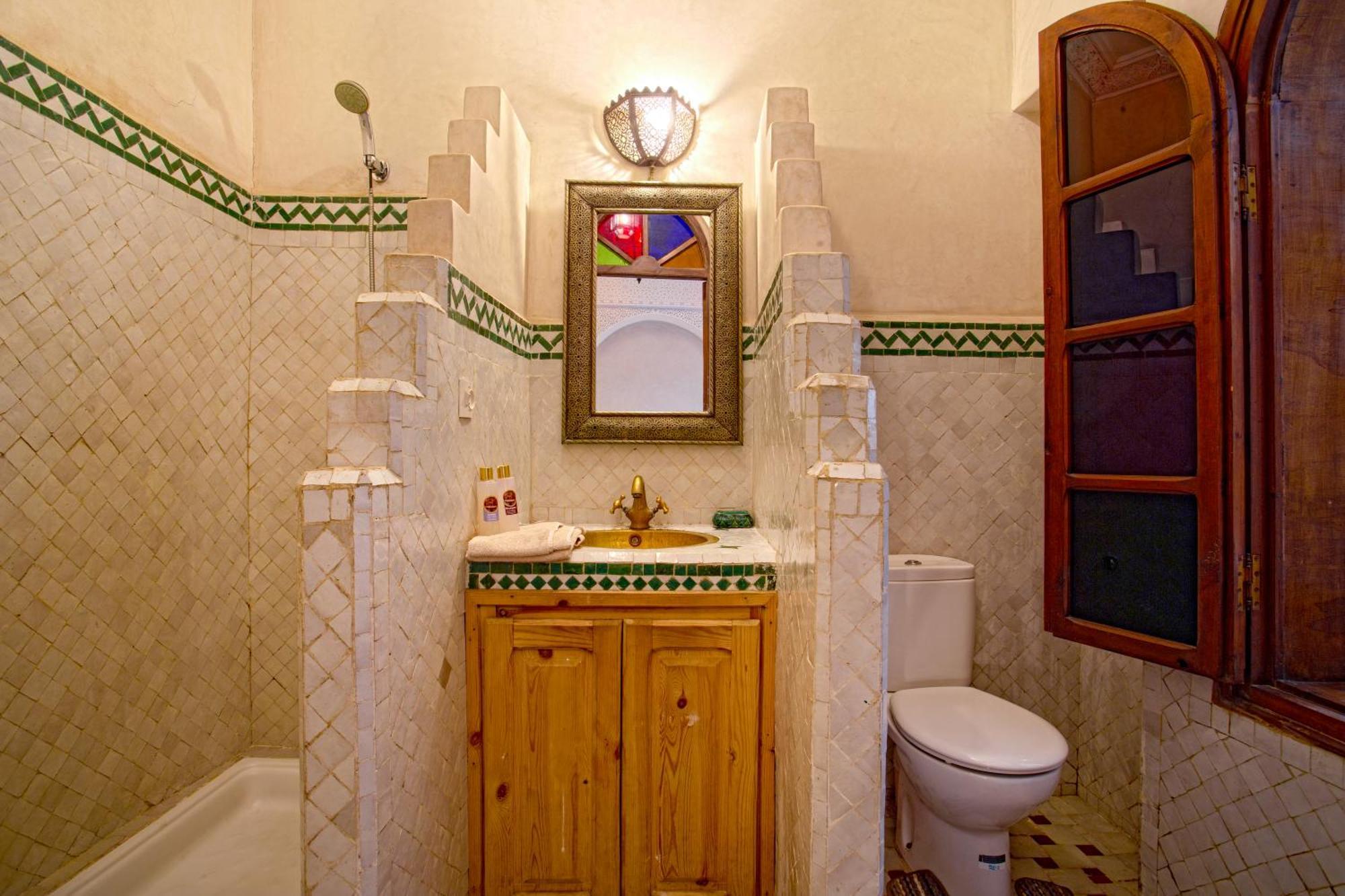Triple Room Bathroom,1559445025:JPEG