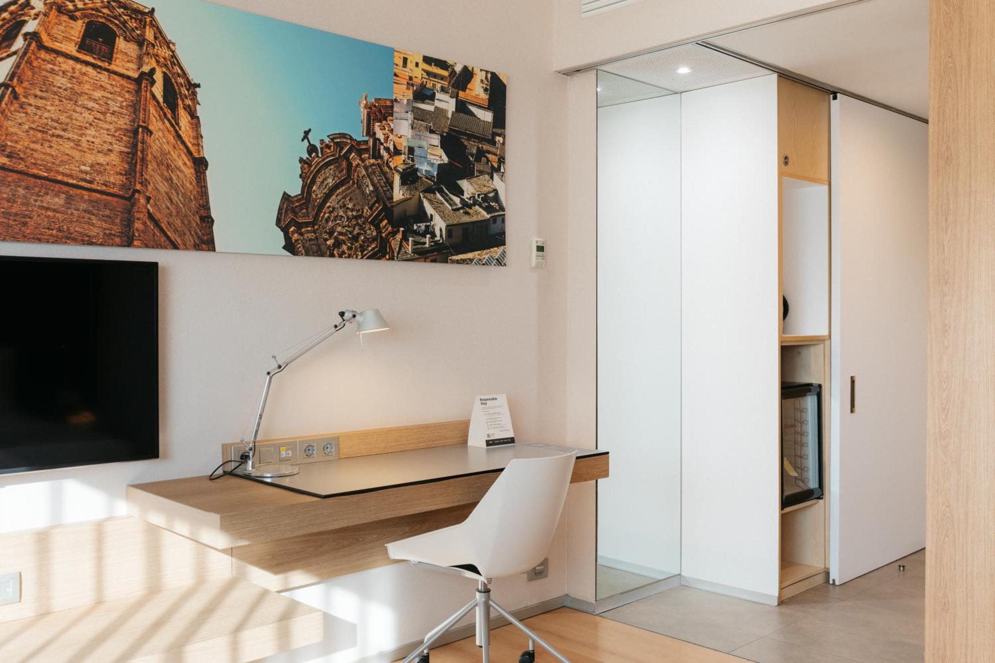 Quarto com Cama de Casal ou 2 de Solteiro