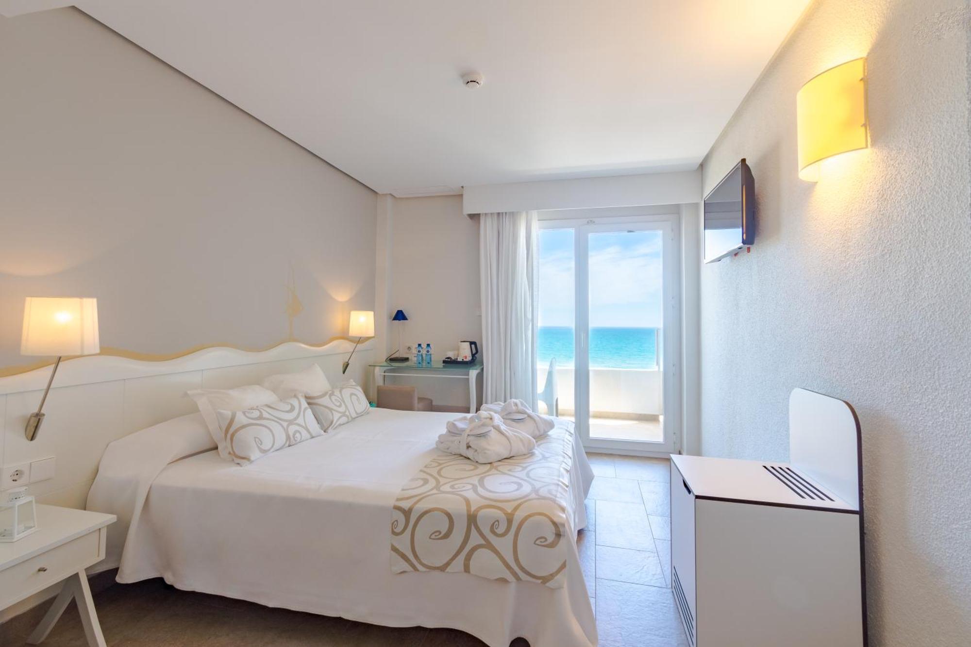 Double or Twin Room Sea View