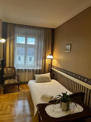 Deluxe Double Room Air-conditioning