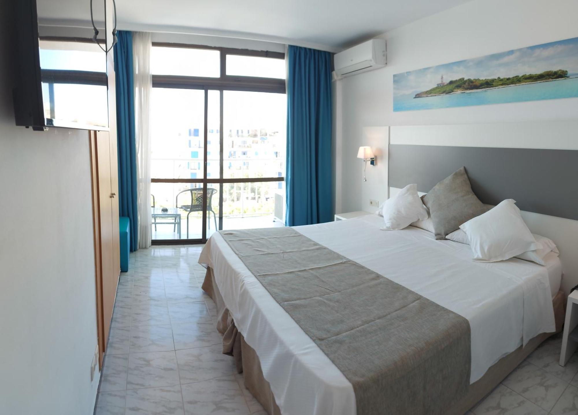 Large Premium Twin Room up to 14 years