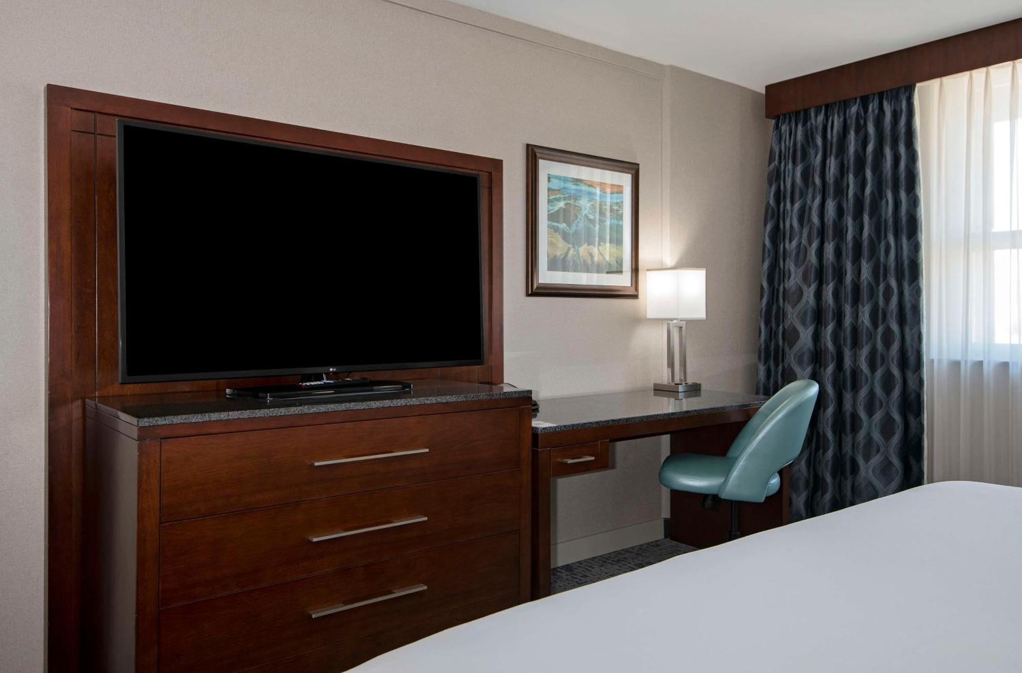 King Room Roll Shower Mobility Hearing Accessible or Non-Smoking