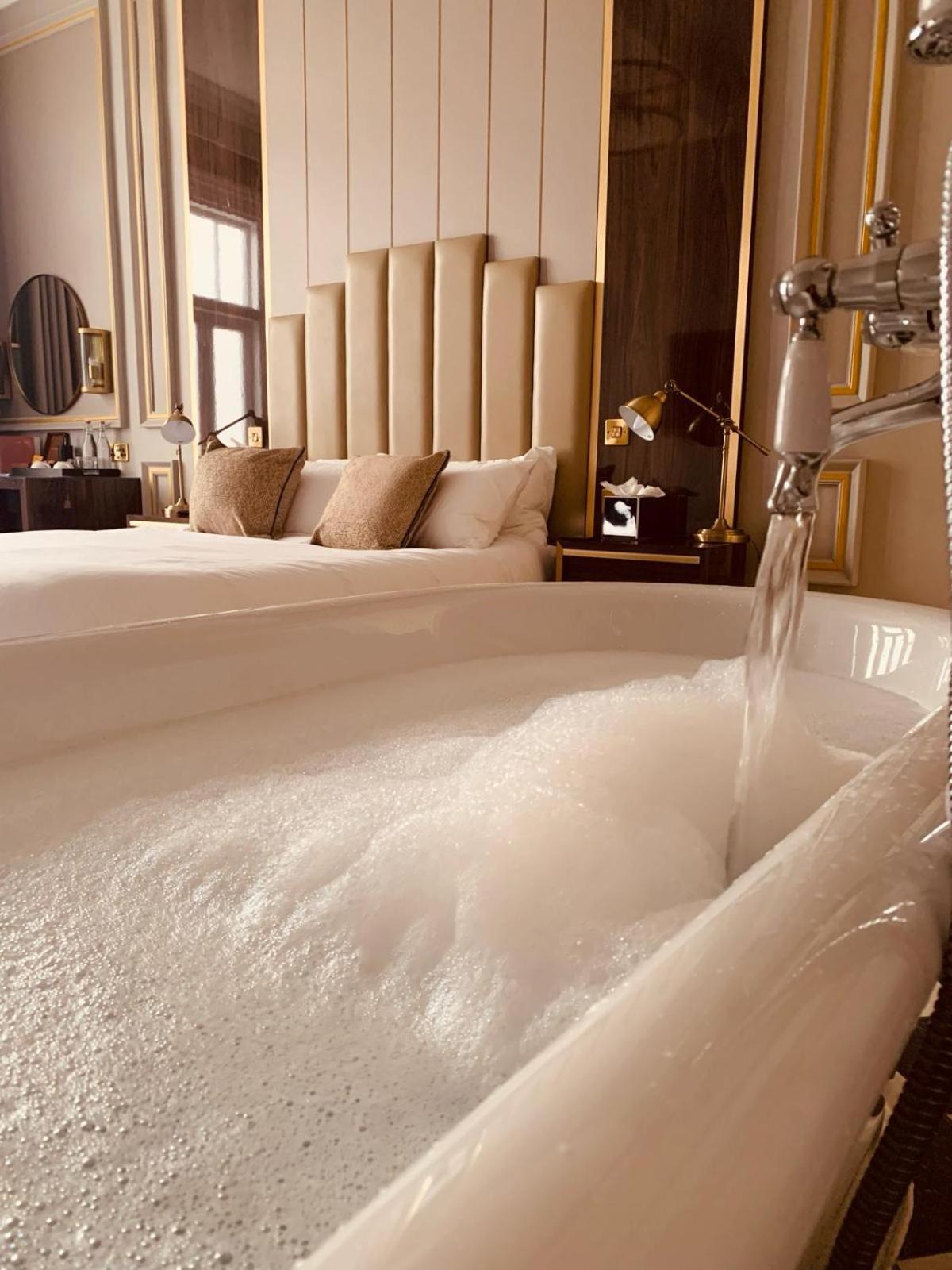 Deluxe Double Room Bath