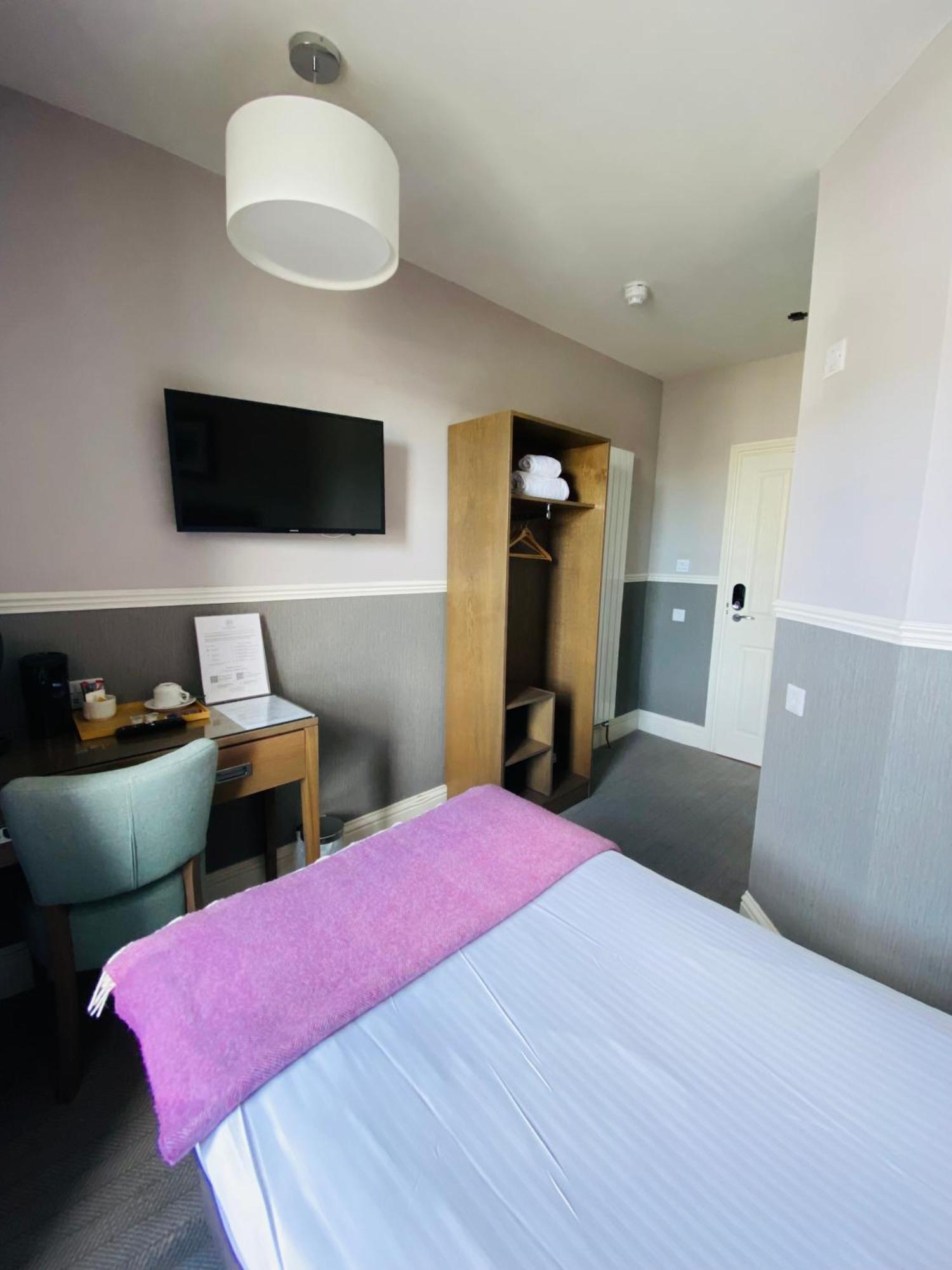 Classic Single Room