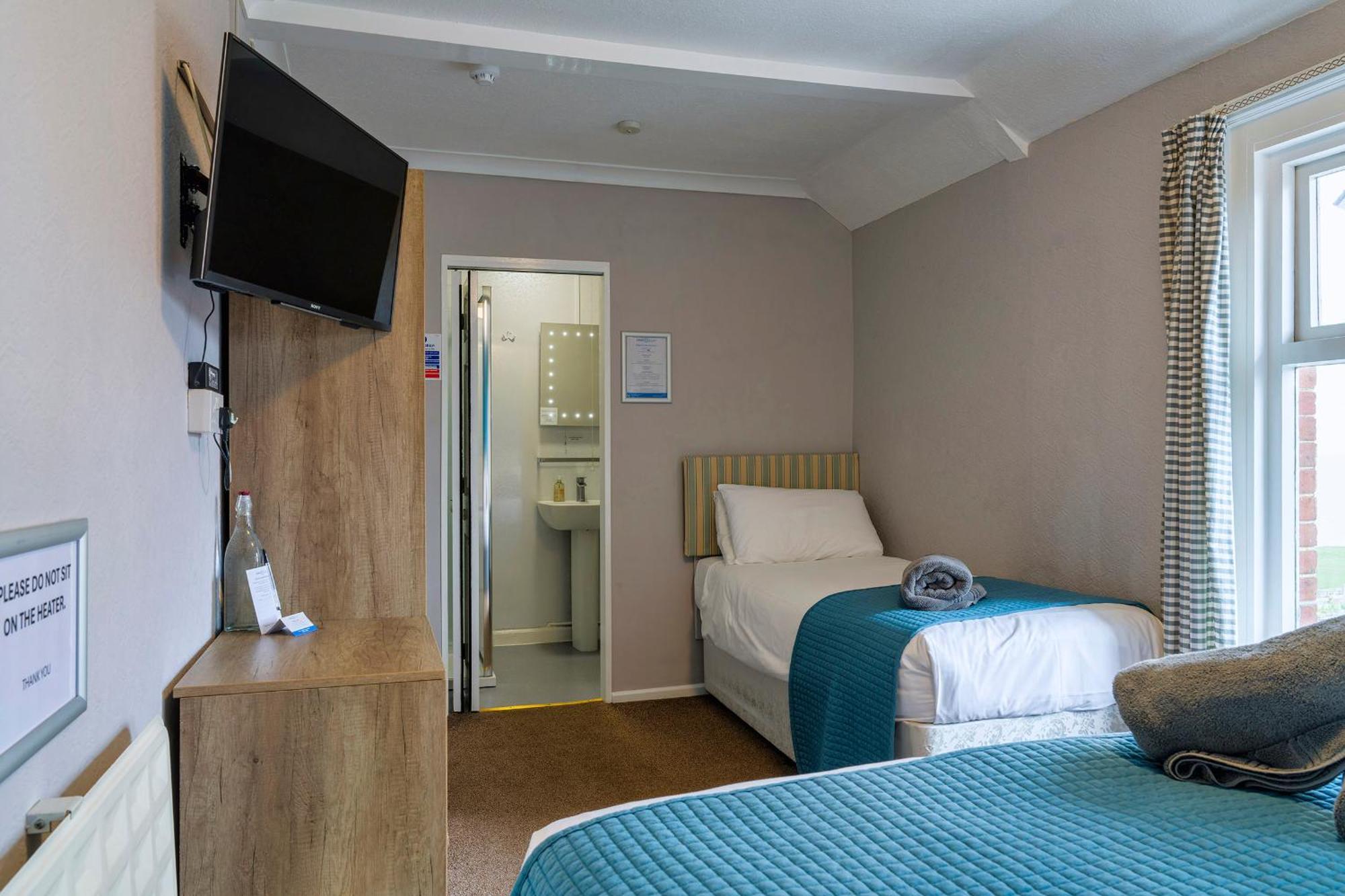 Triple Room Private Bathroom
