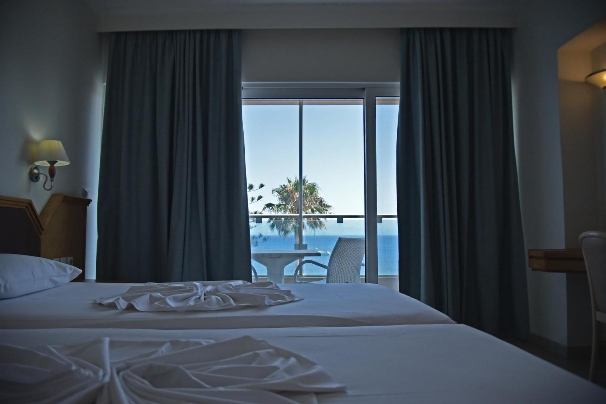 One-Bedroom Apartment Sea View