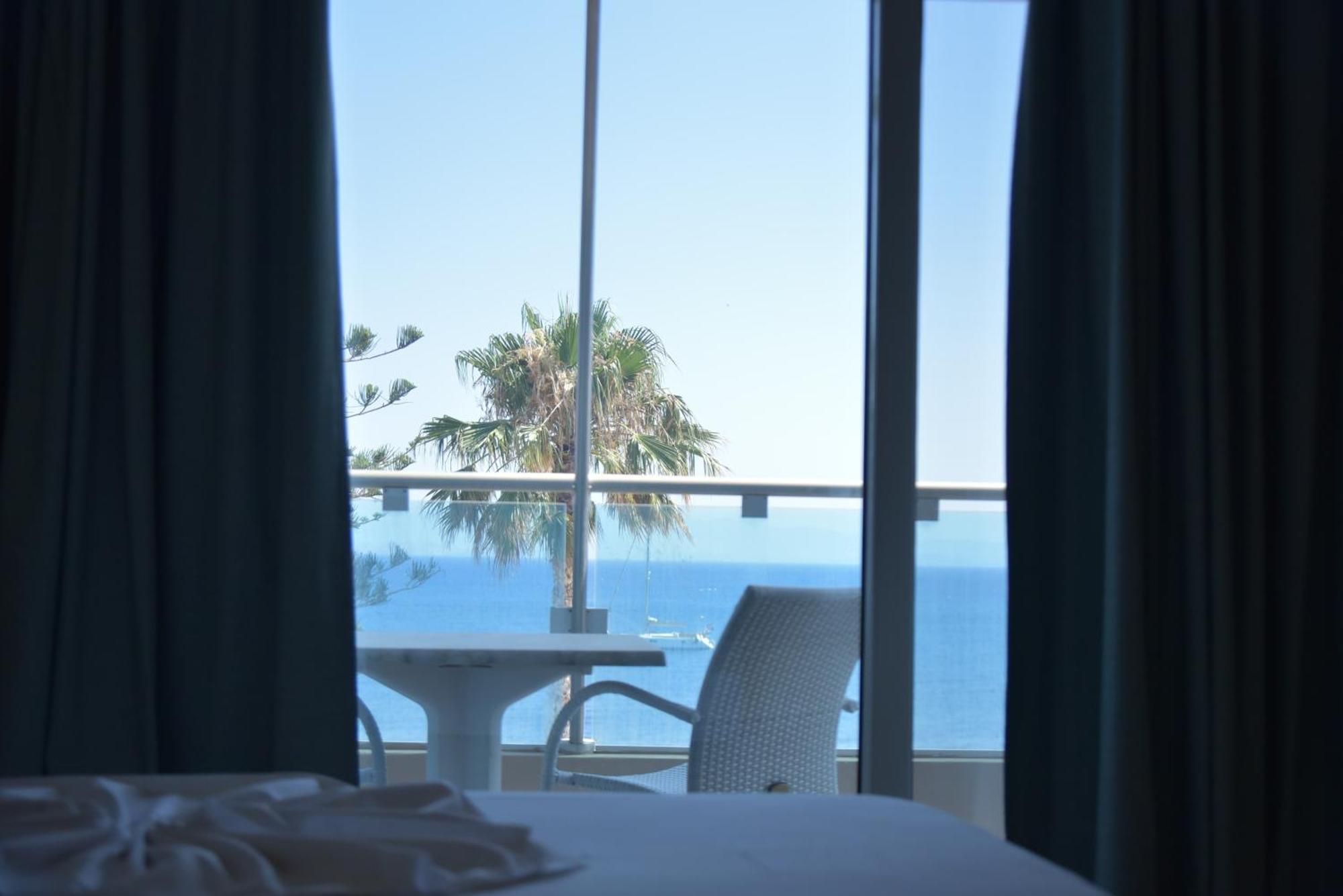 One-Bedroom Apartment Sea View