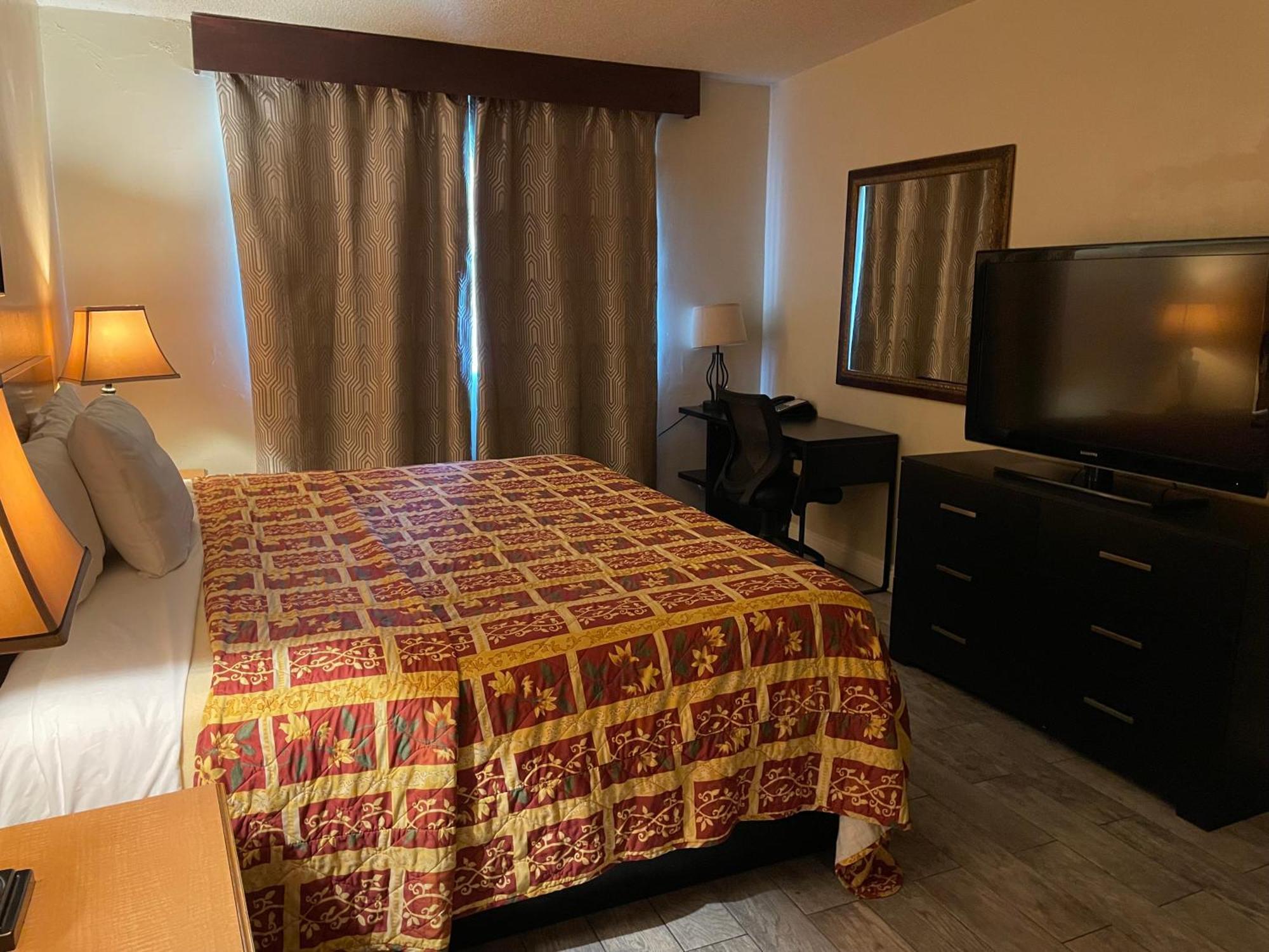 Deluxe King Room