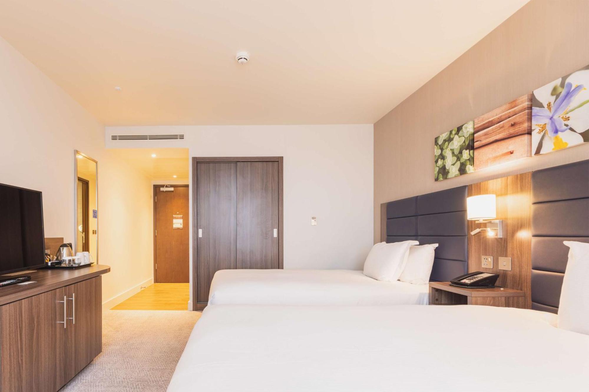 Queen Room Accessible