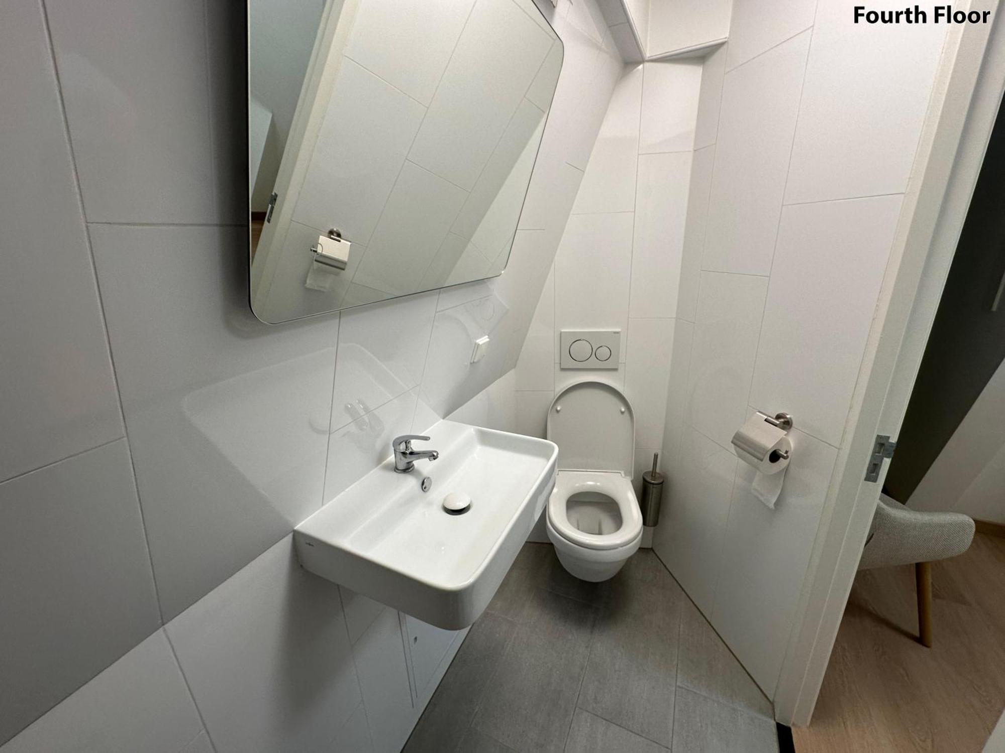 Deluxe Double Room Shower