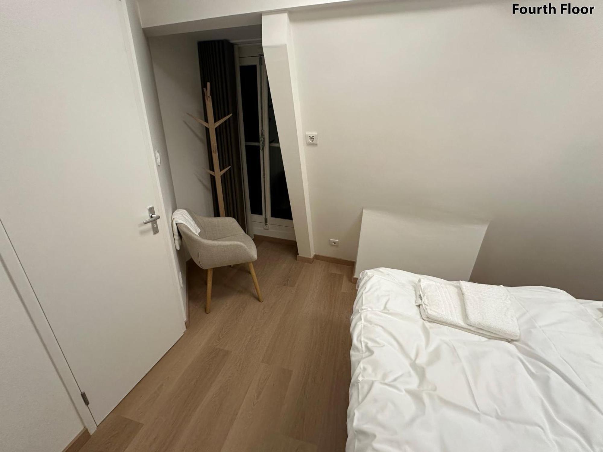 Deluxe Double Room Shower