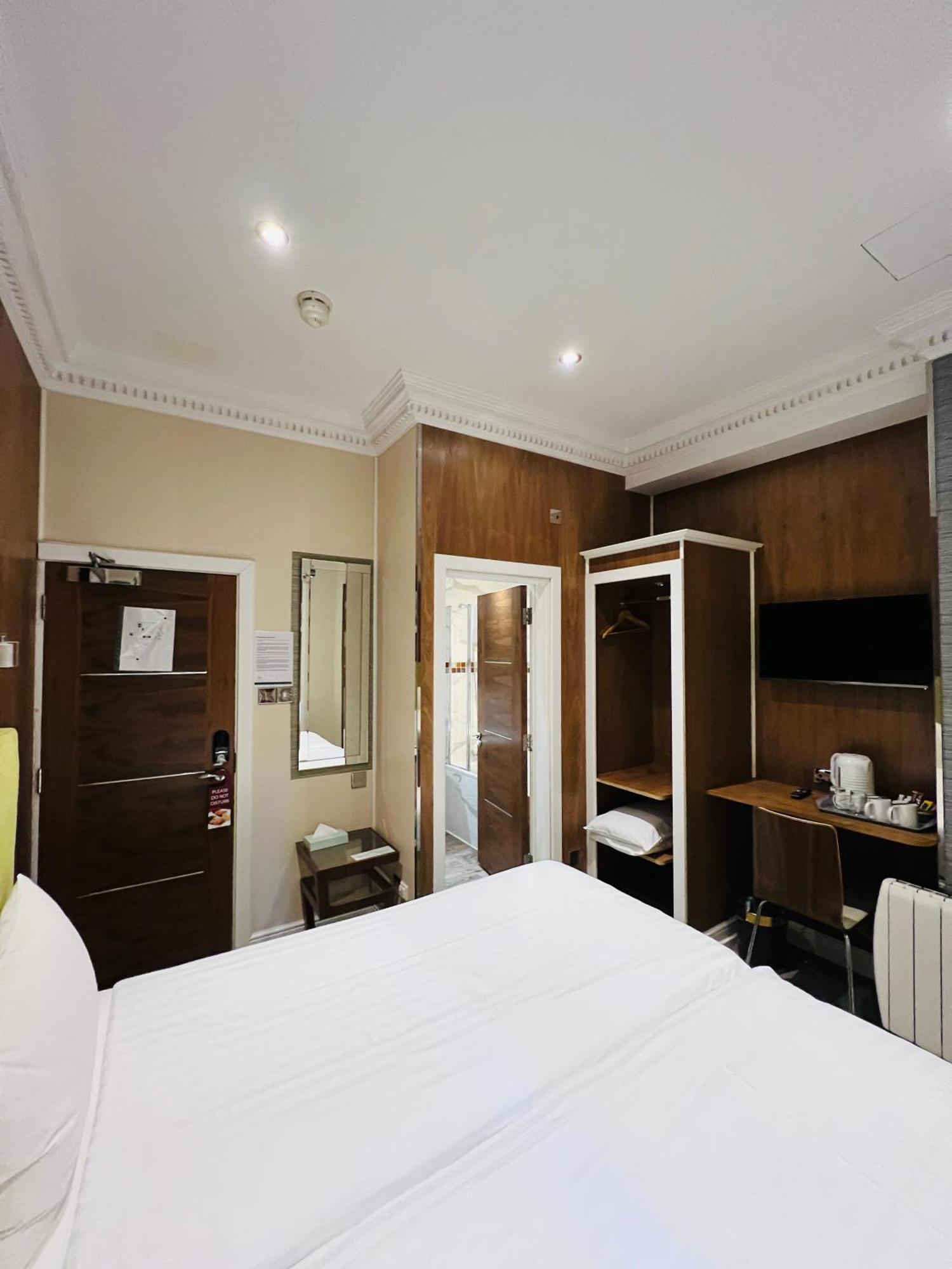 Double Room Private Bathroom
