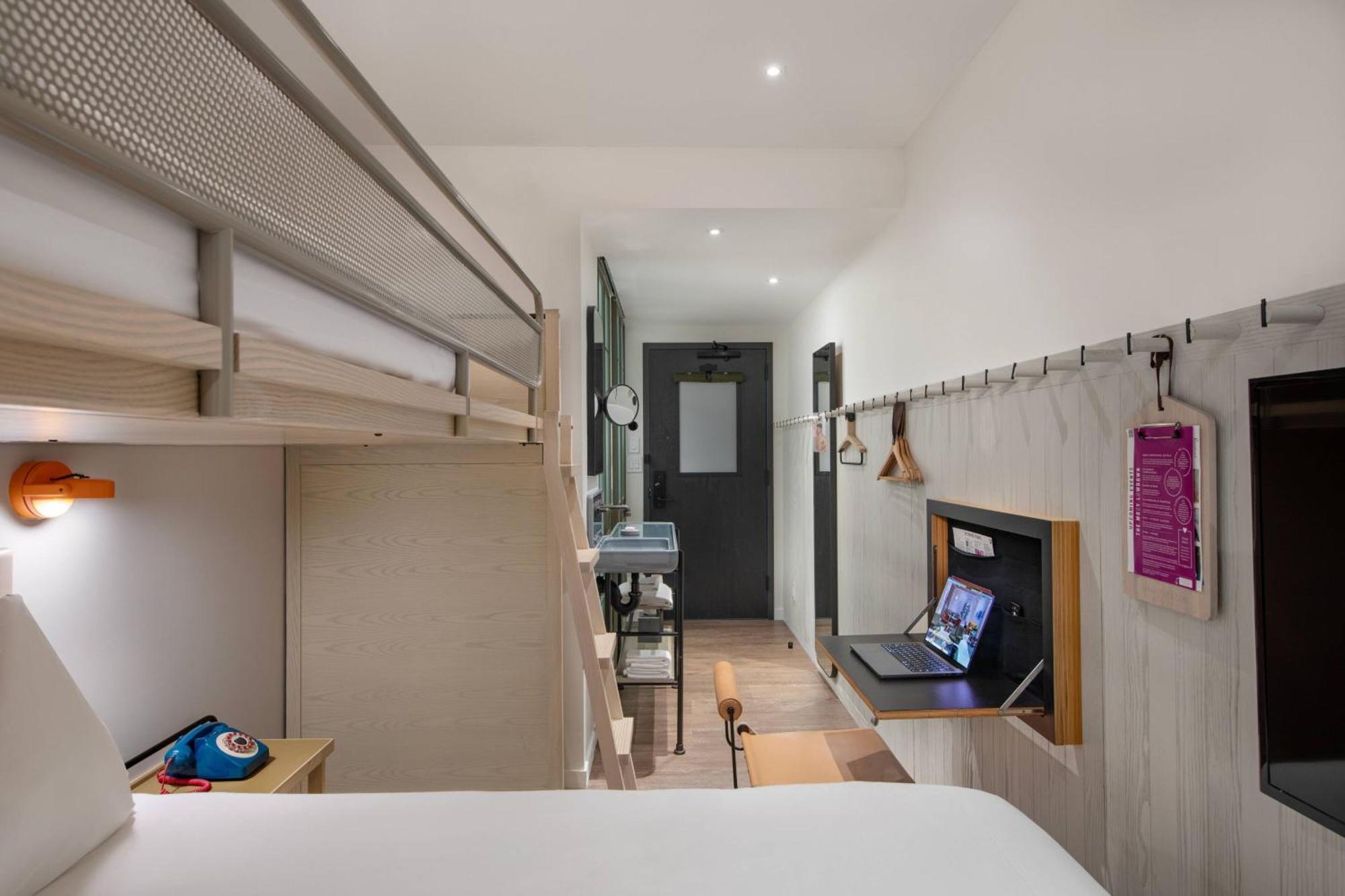 Room One Set of Bunk Beds
