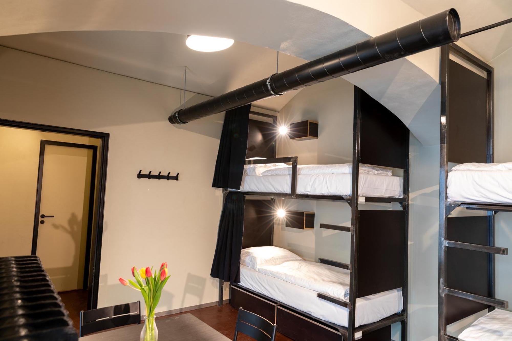Bed 6-Bed Dormitory Room