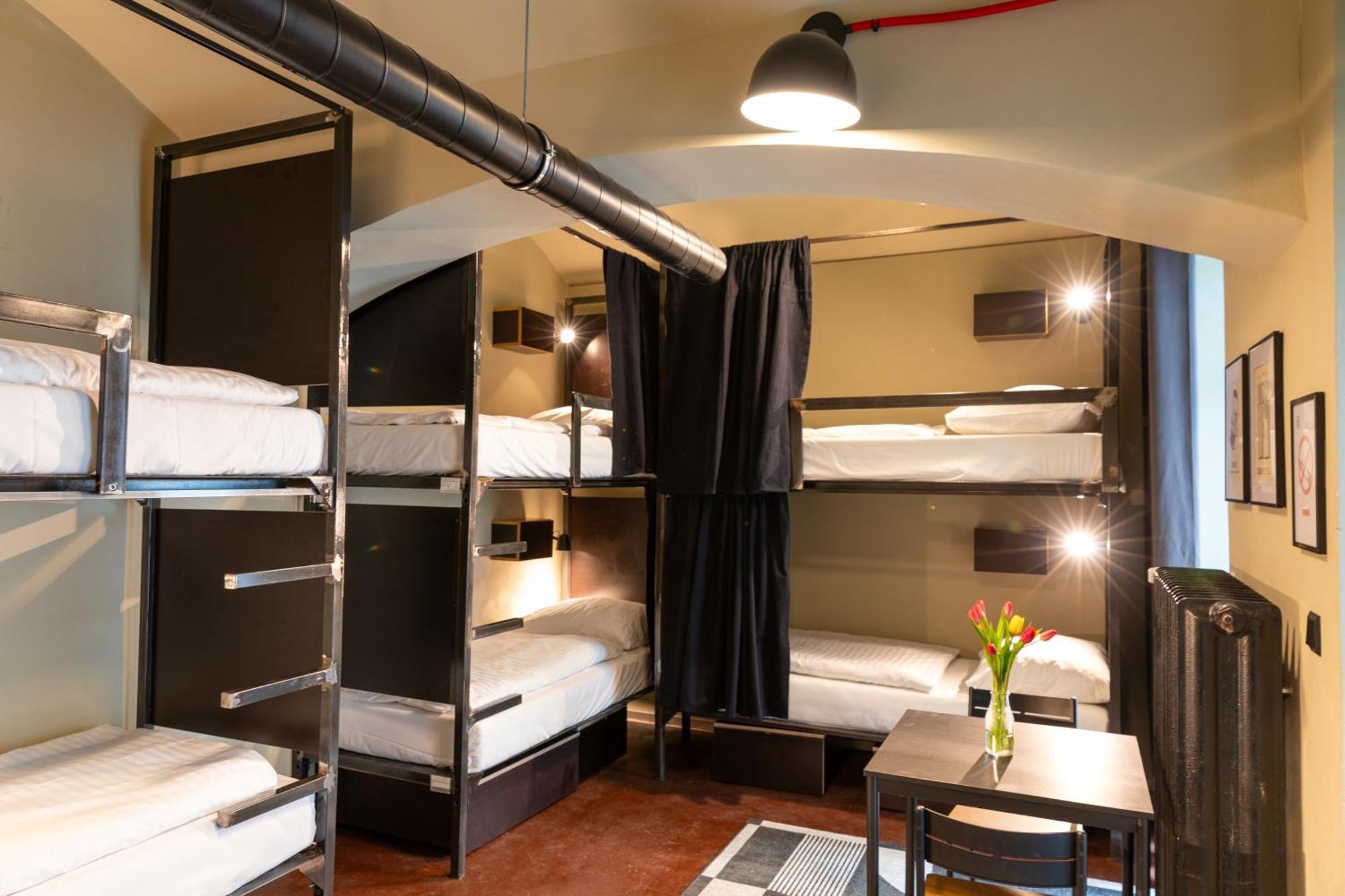Bed 6-Bed Dormitory Room