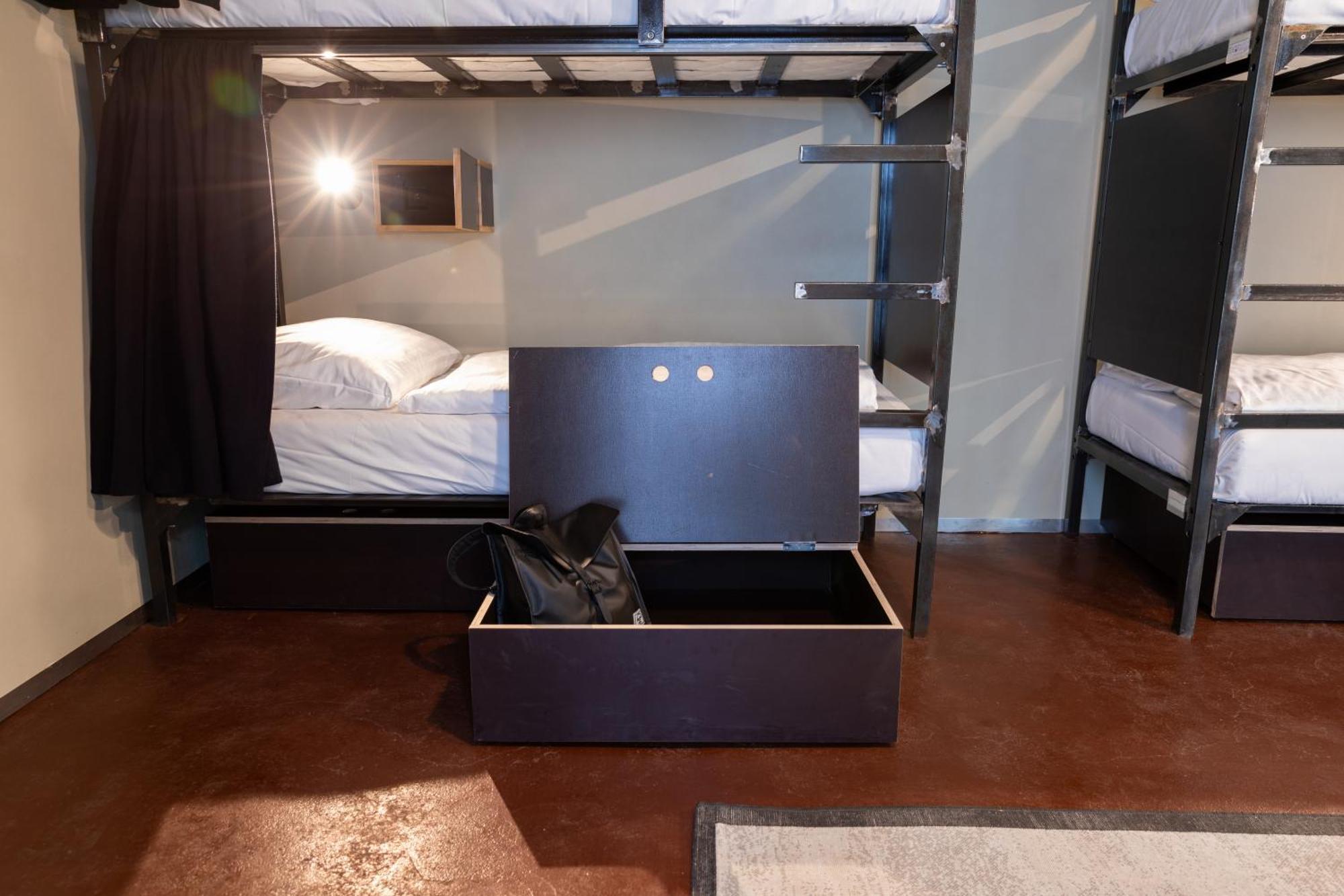 Bed 6-Bed Dormitory Room