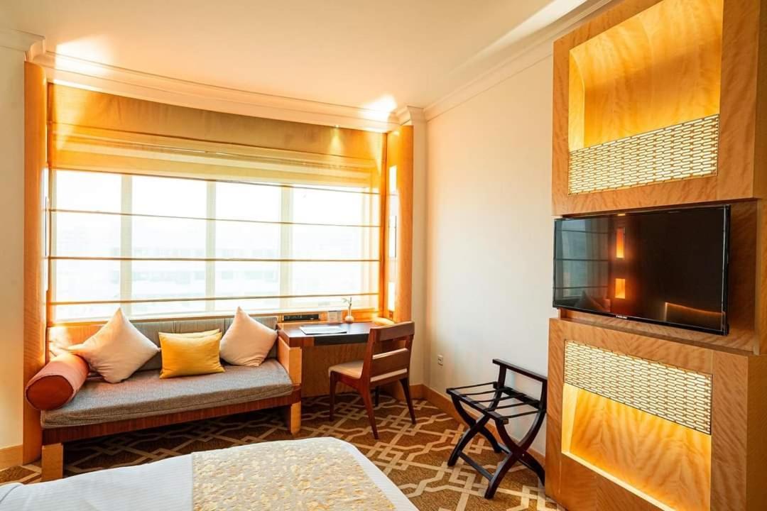 Deluxe Double Room (2 Adults + 1 Child),1566910545:JPEG