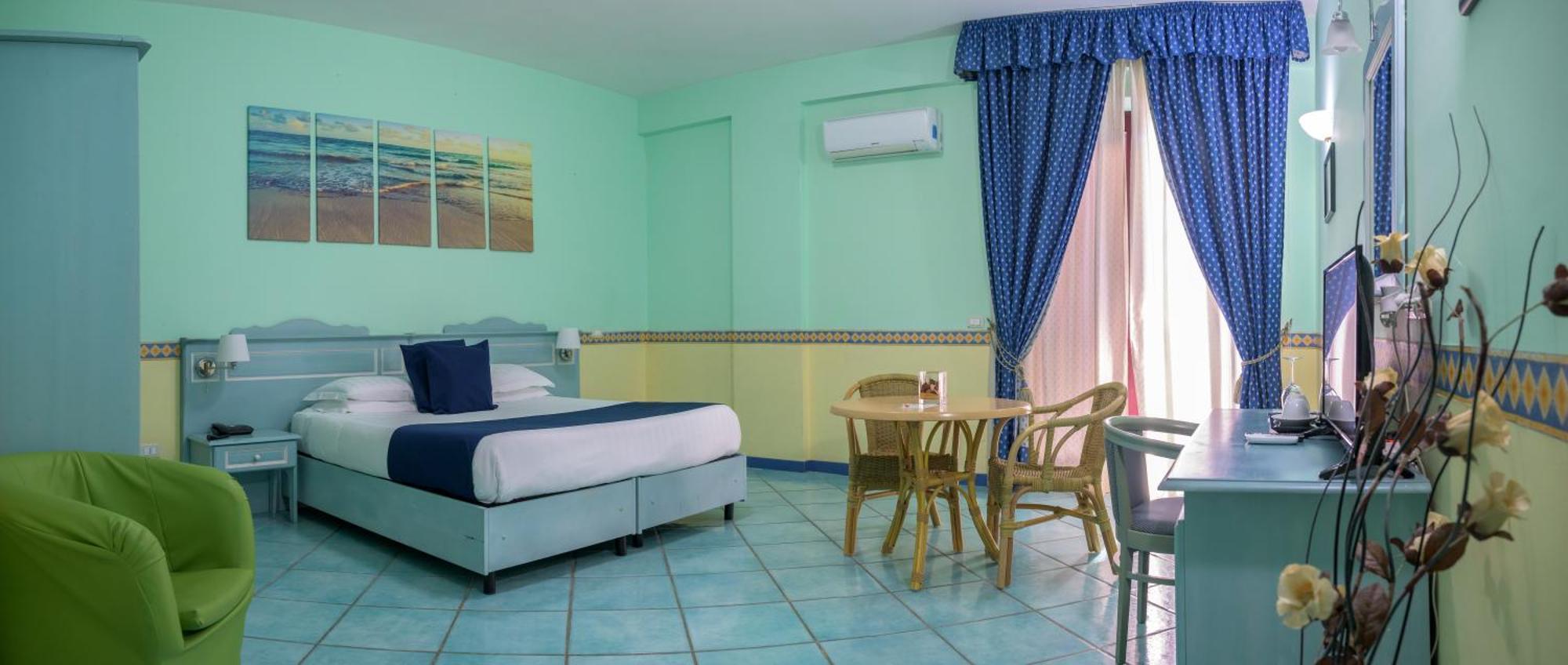 Double or Twin Room Sea View