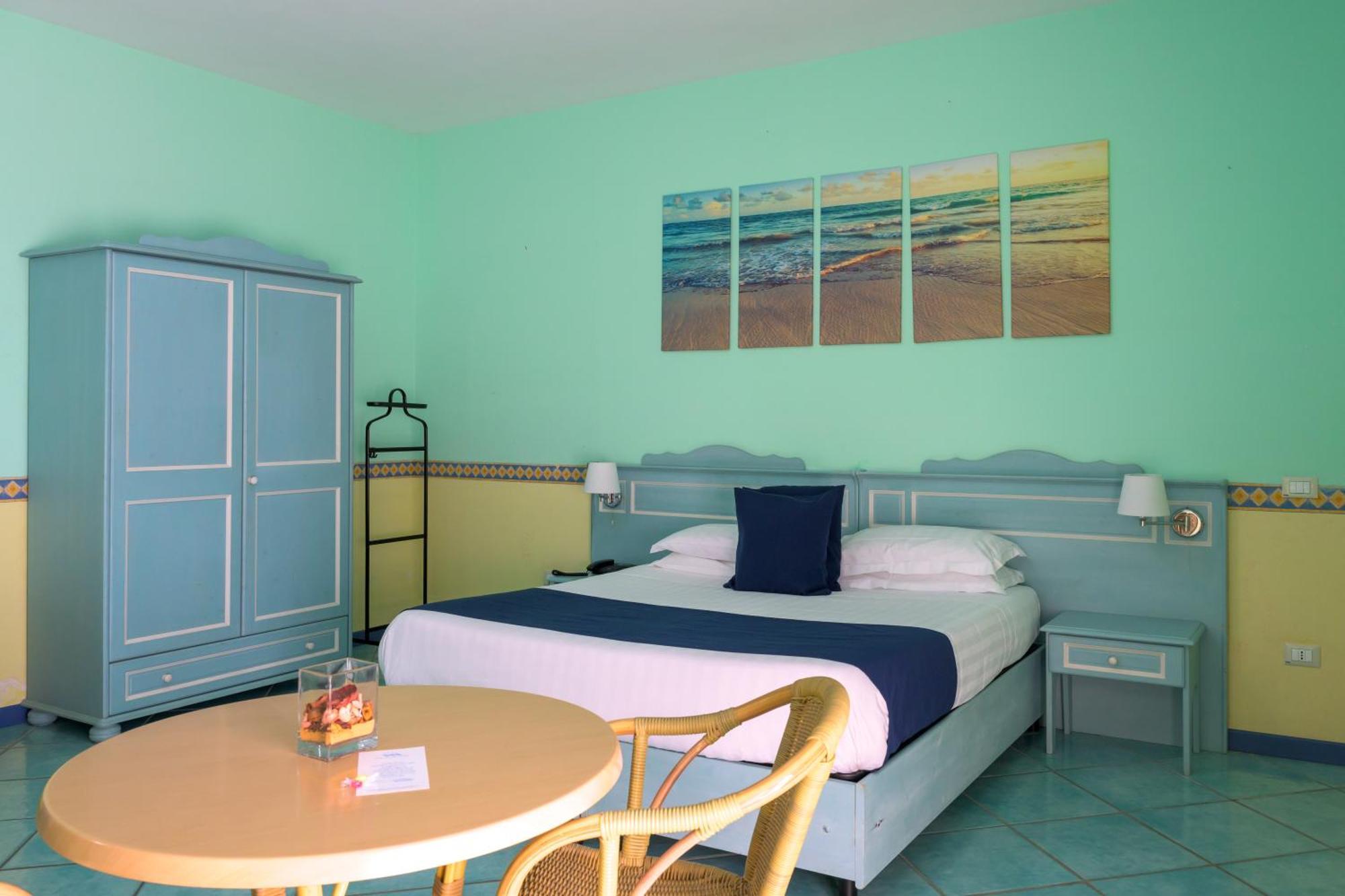 Double or Twin Room Sea View