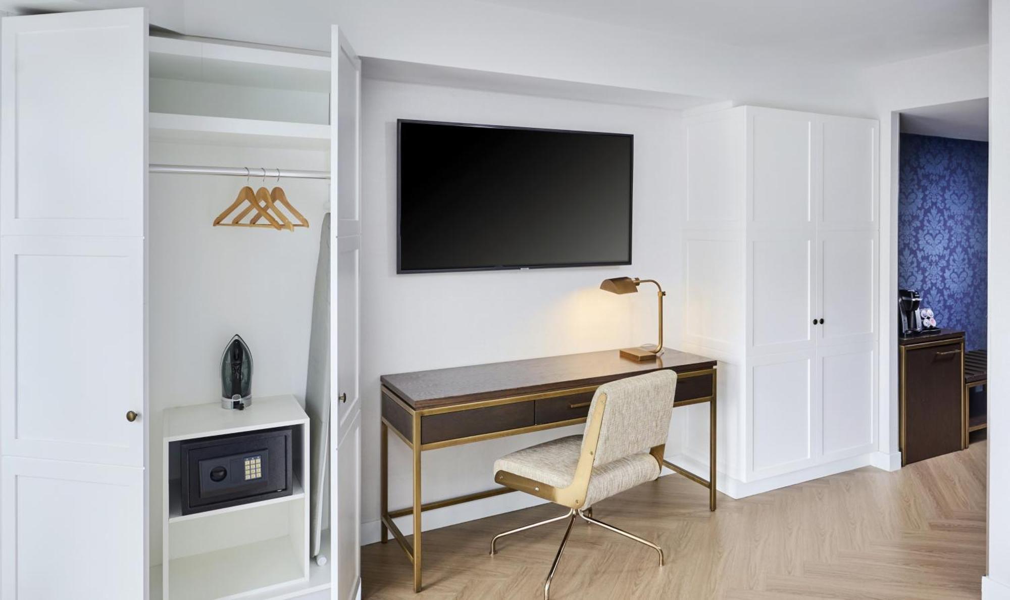 Deluxe City King Room