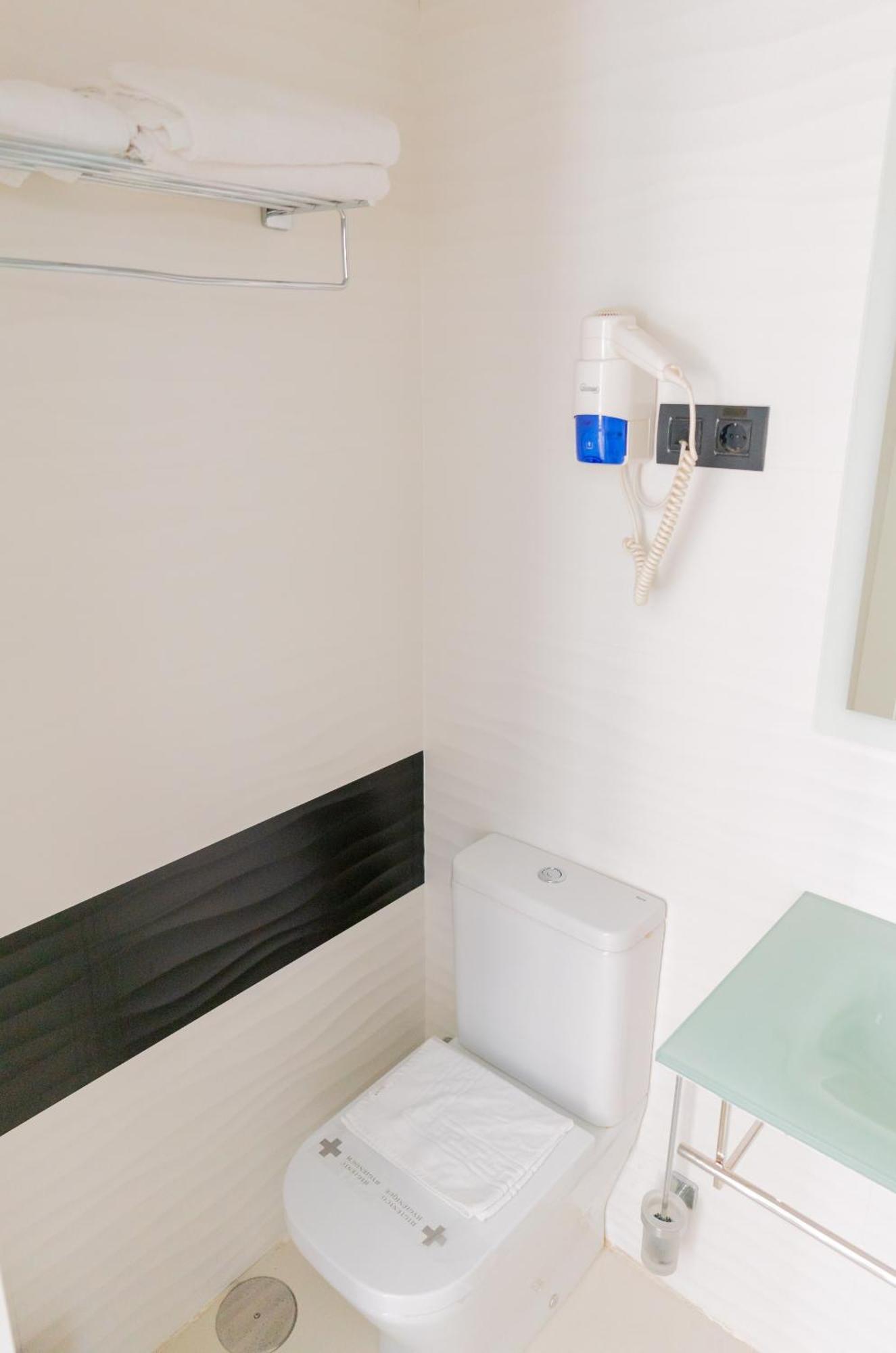 Single Room Private Bathroom