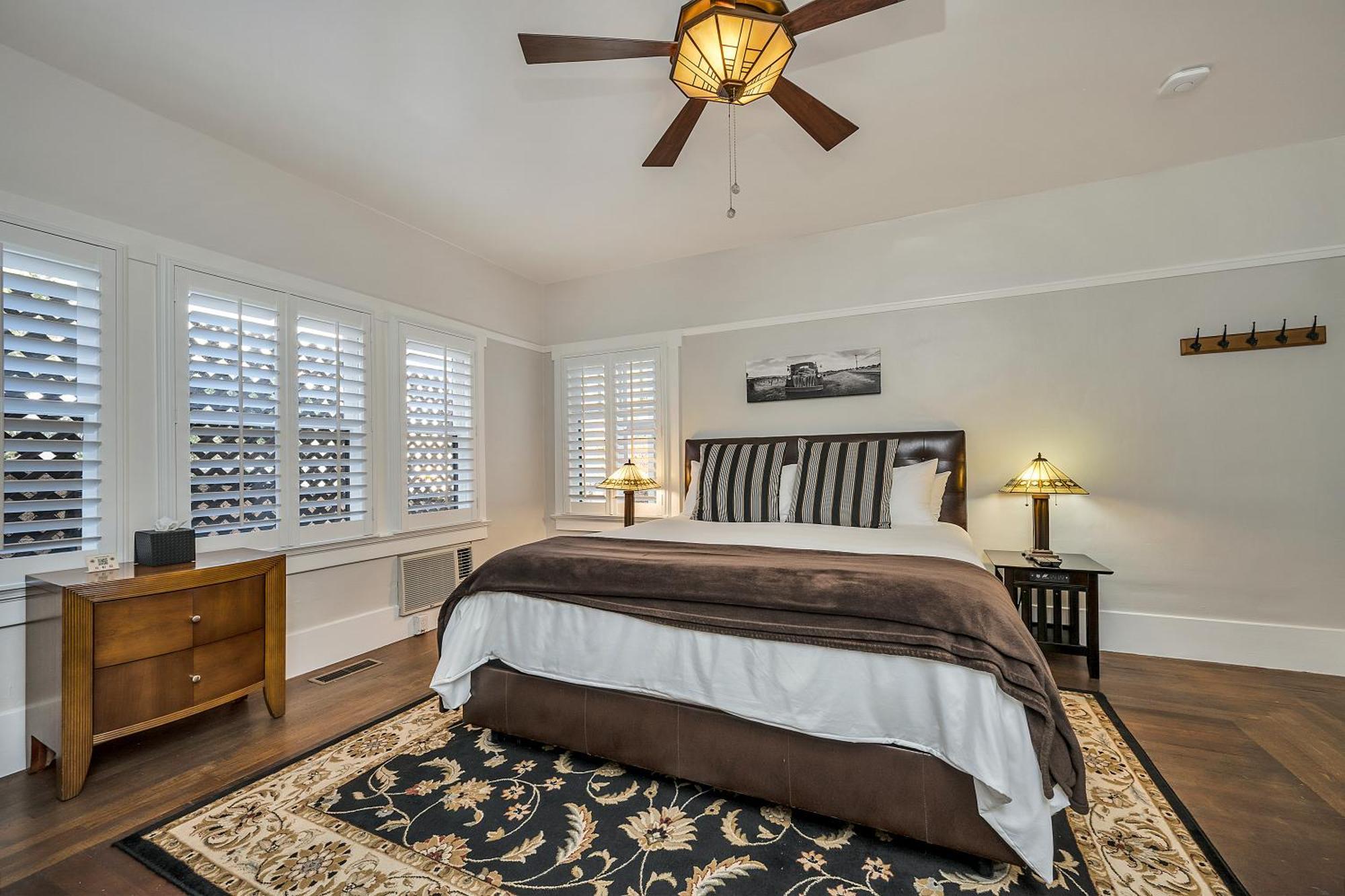 Superior King Room,1567020725:JPEG