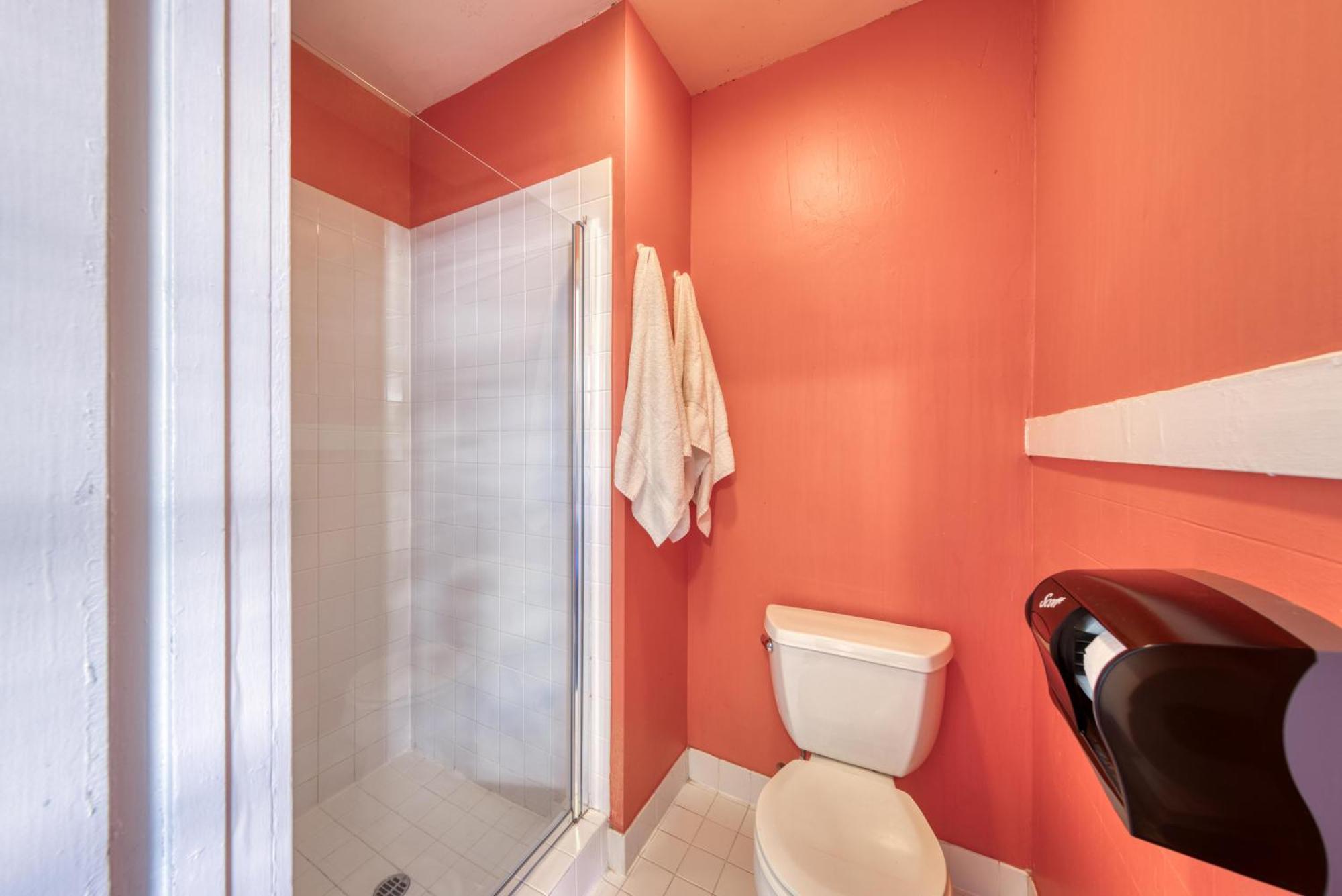 Bed Men's 4-bed Dormitory Ensuite