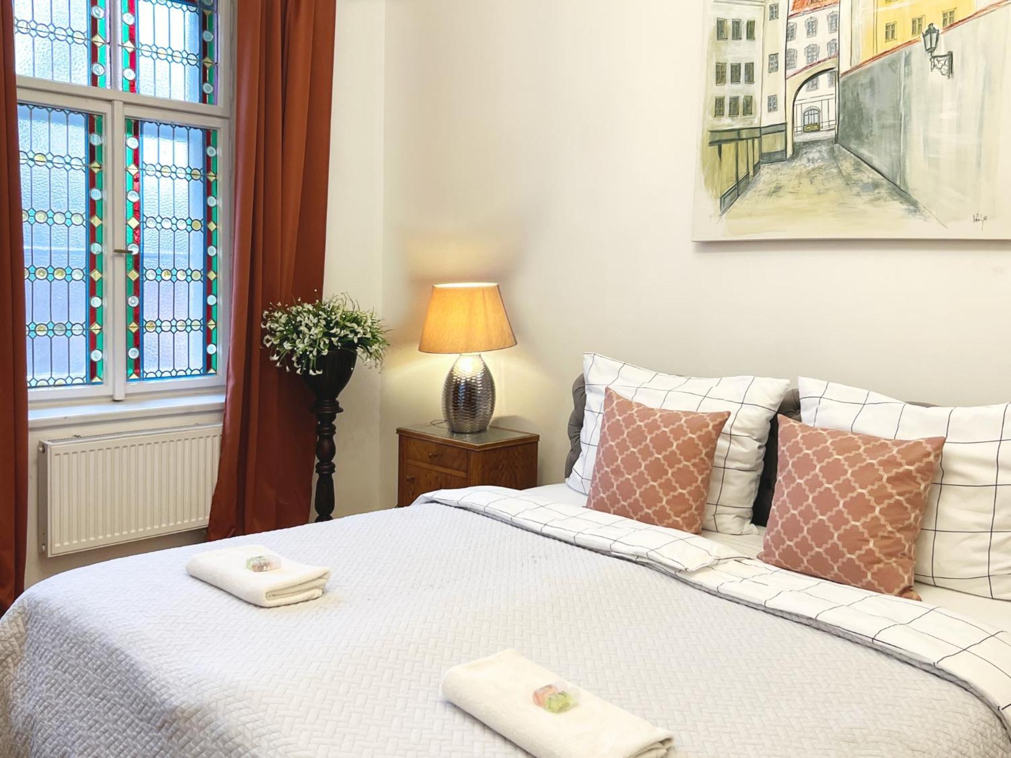 Three-Bedroom Apartment Charles Bridge View