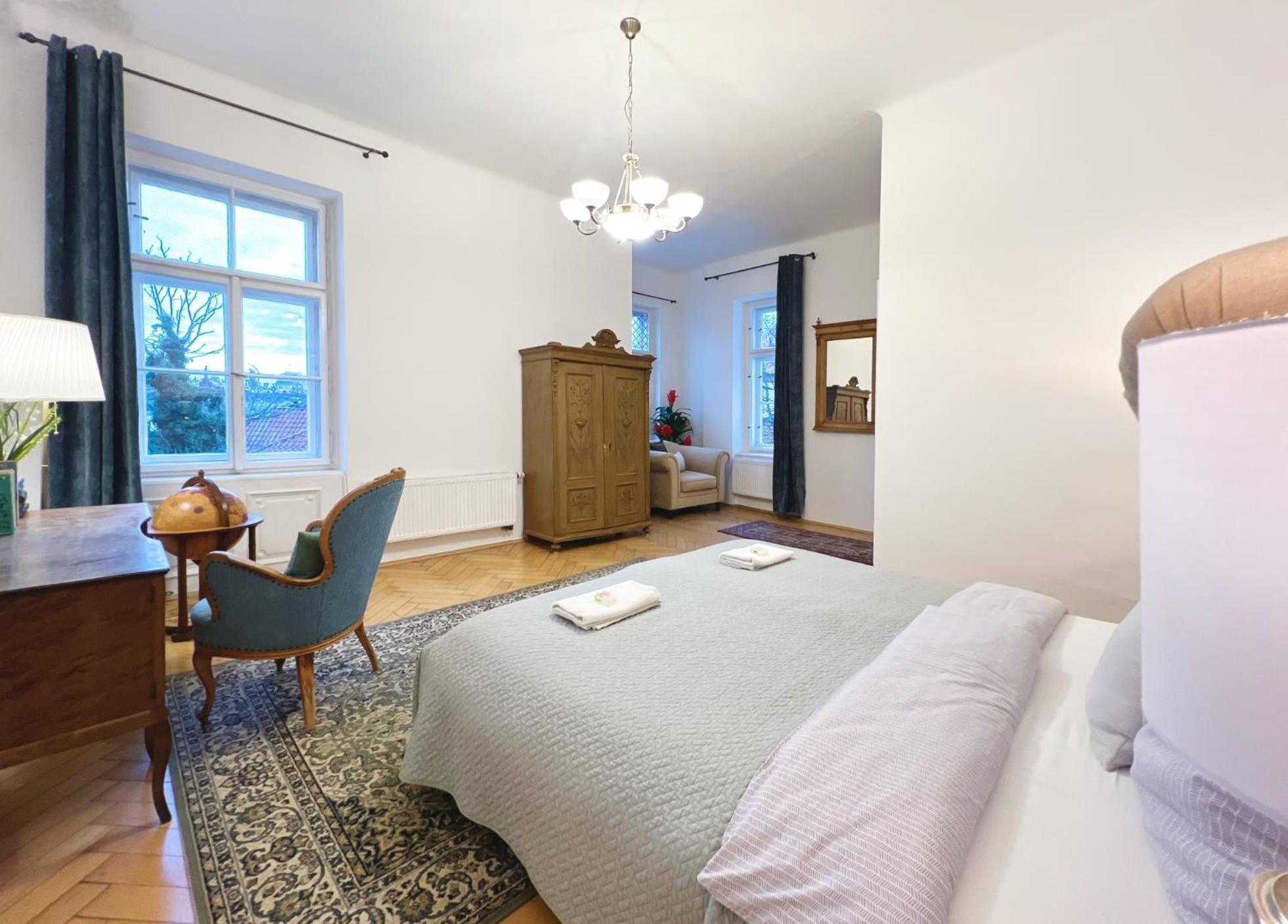 Three-Bedroom Apartment Charles Bridge View