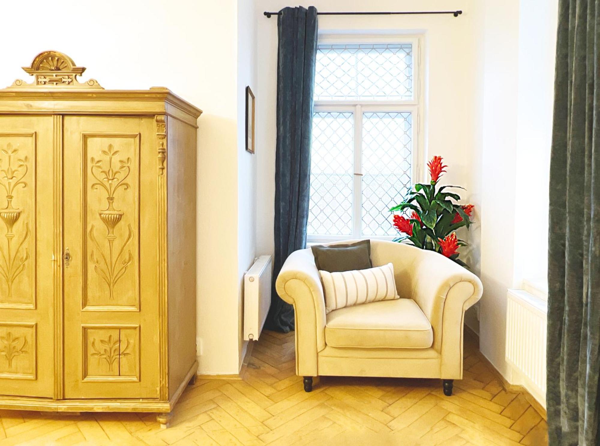 Three-Bedroom Apartment Charles Bridge View