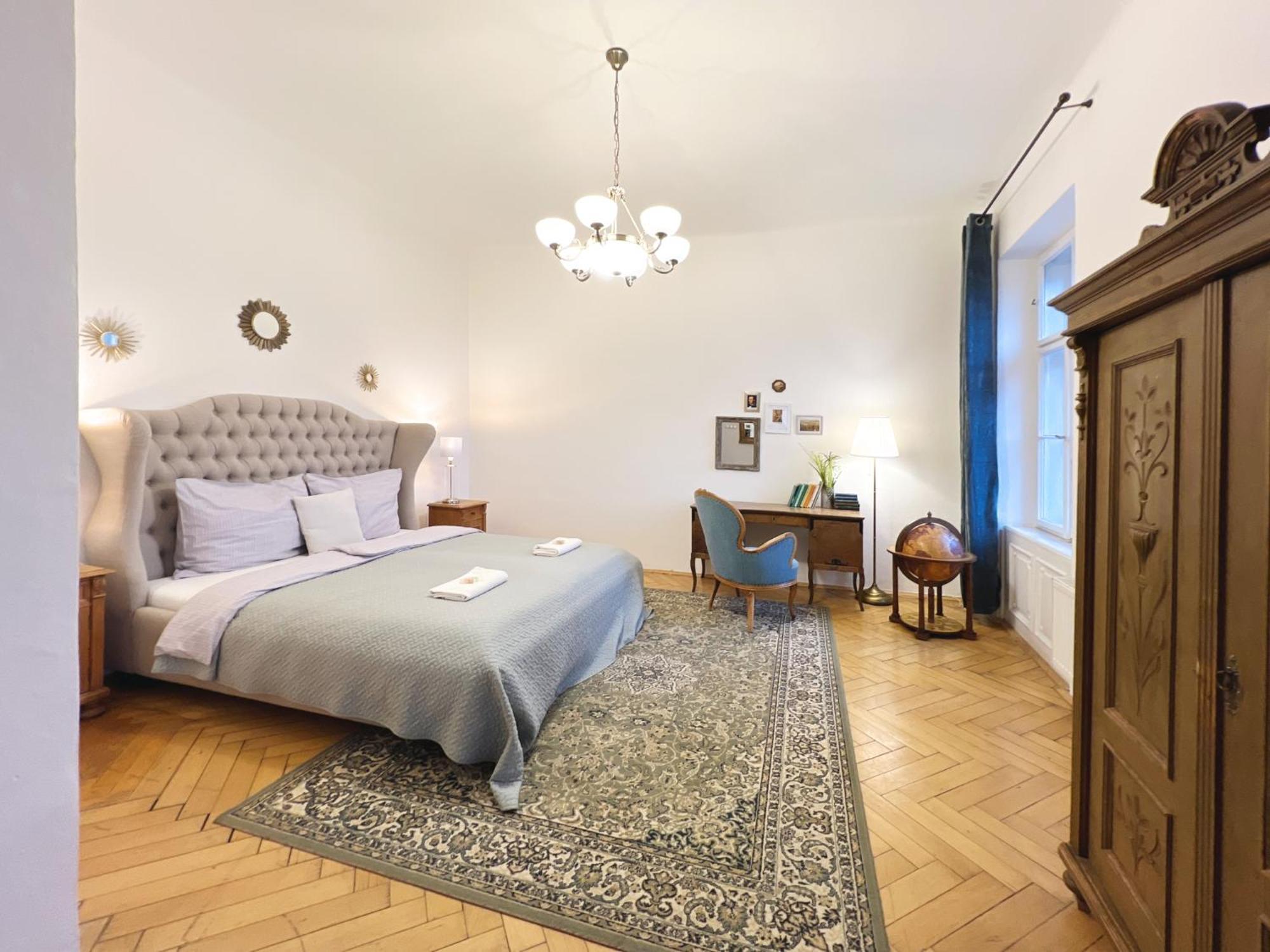 Three-Bedroom Apartment Charles Bridge View
