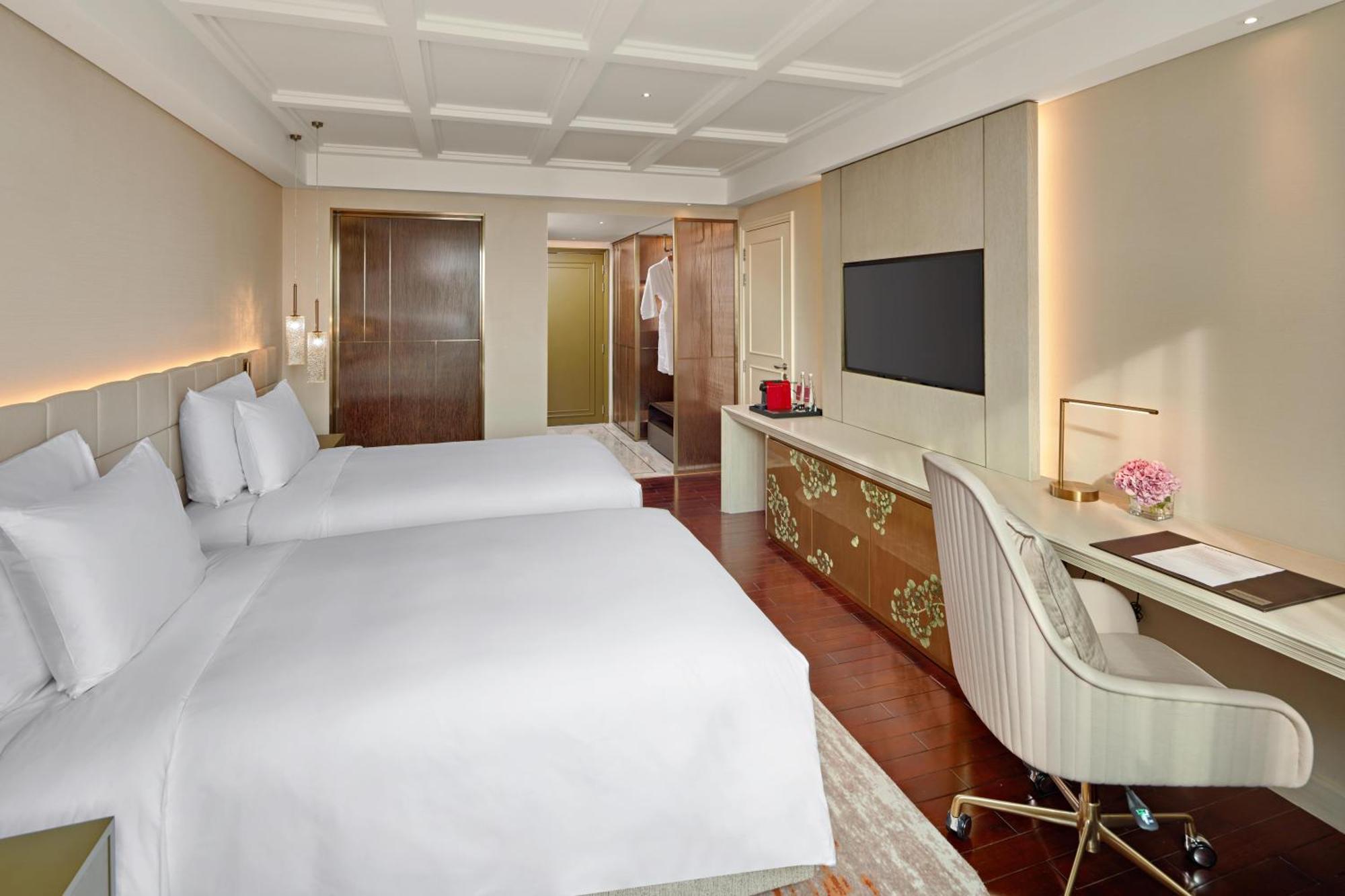 Executive Twin Room Lounge Access High Floor Complimentary daily chocolate hour 5-6pm