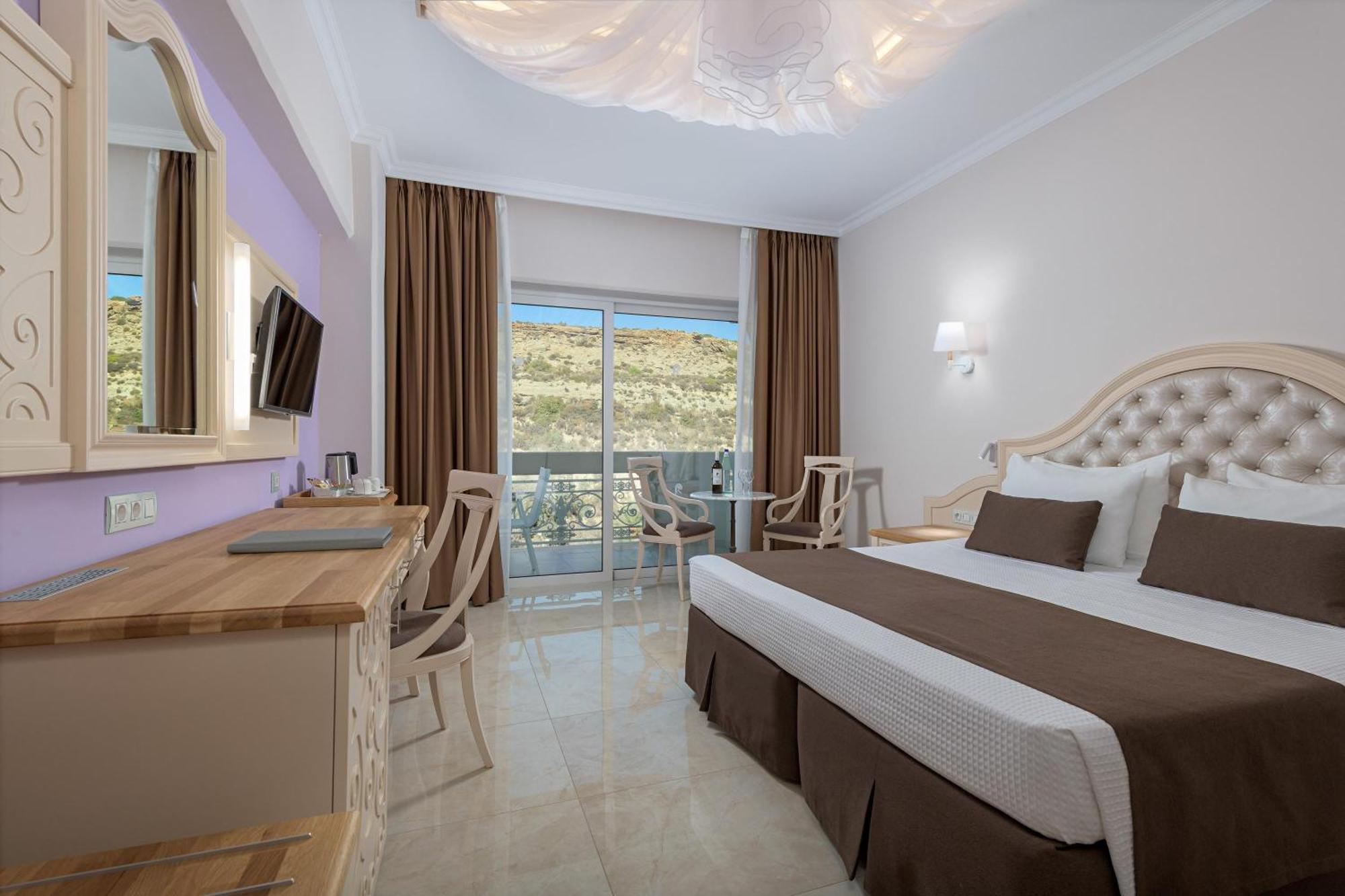 Deluxe Room Land View