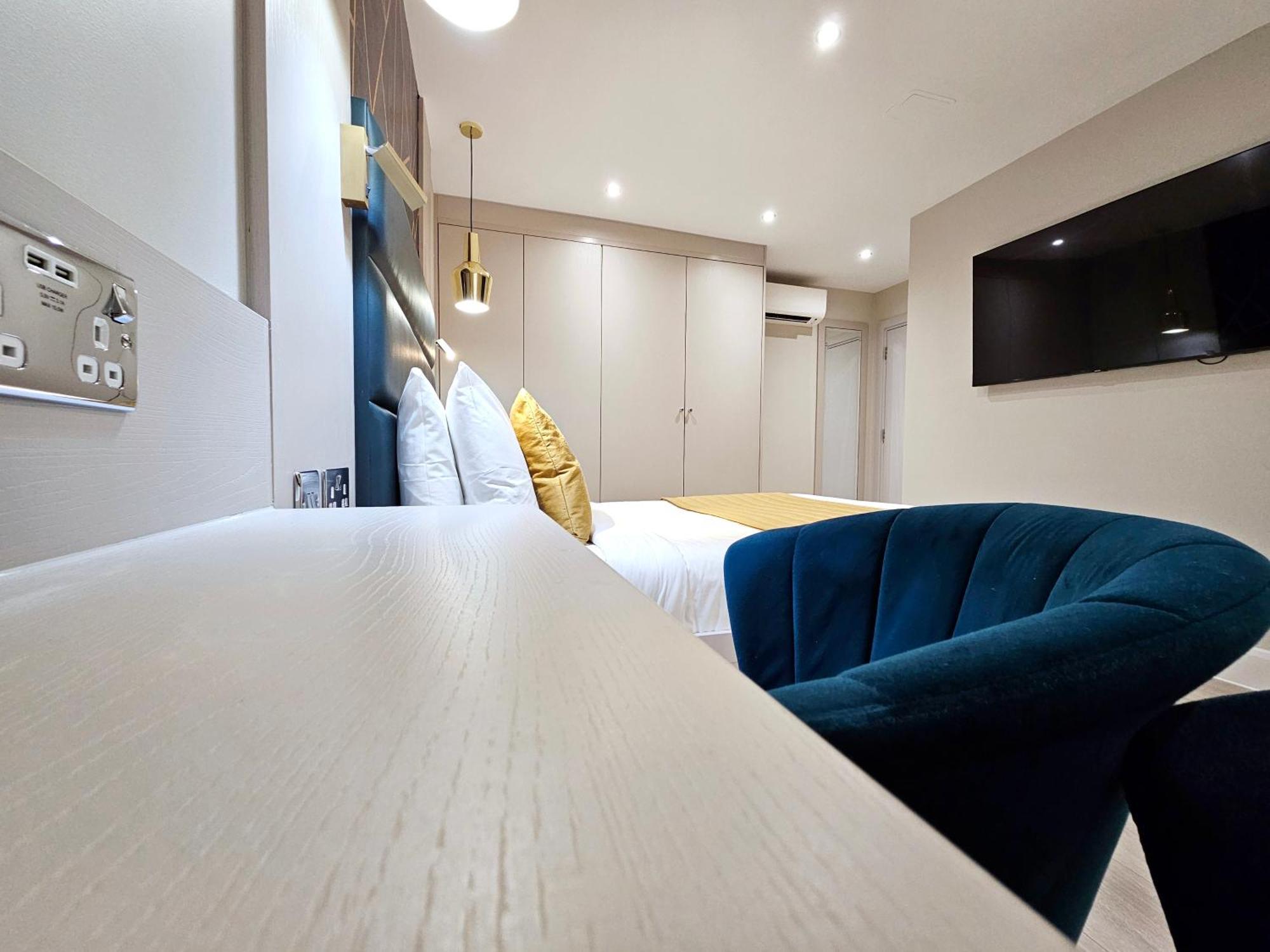 Double Studio Lower Ground Floor No Windows