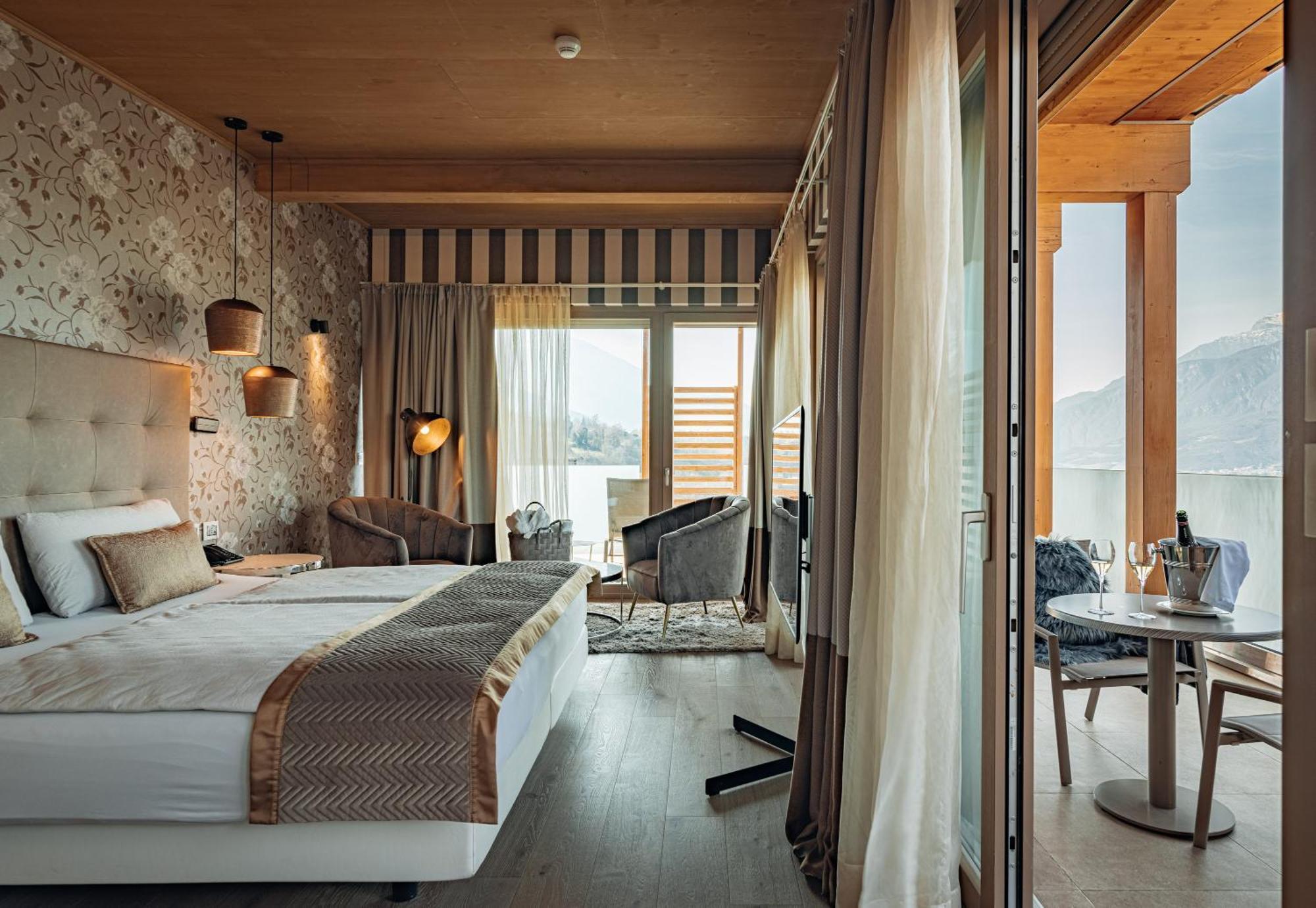 Suite Junior avec Sauna et Bain à Remous Privés