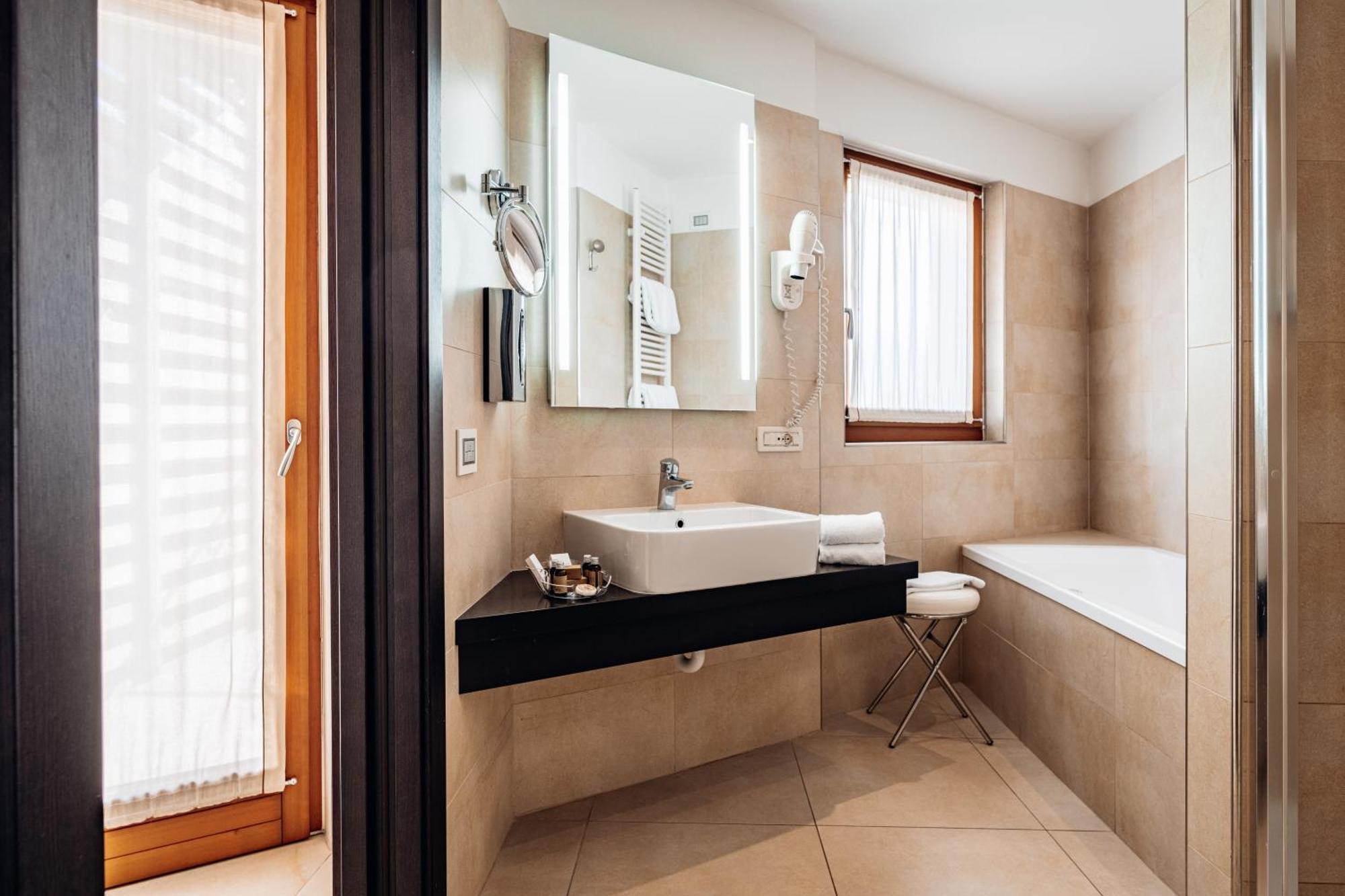 Suite Junior avec Baignoire Spa