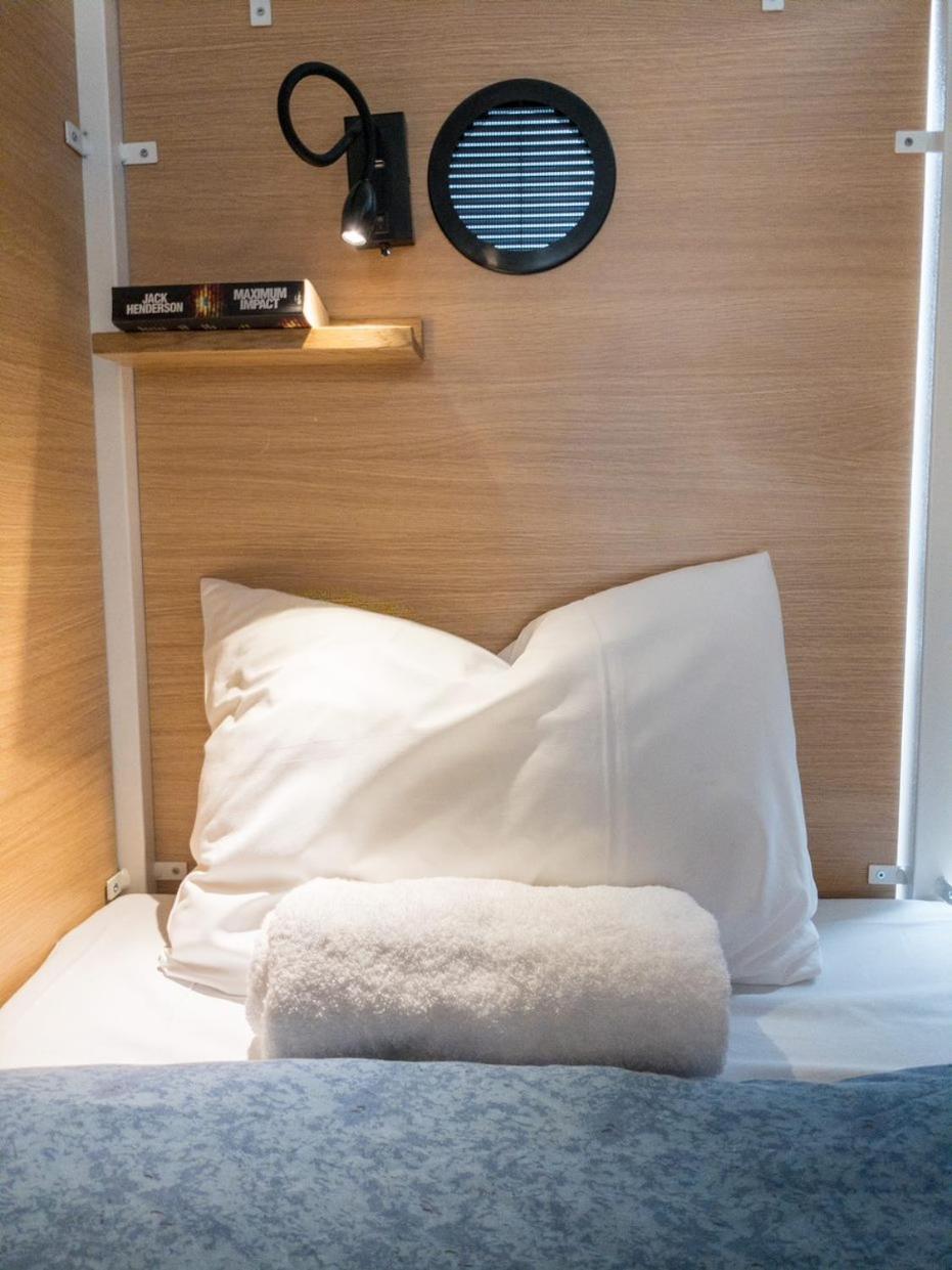 Bed in 6-Bed Mixed Dormitory Room with Private Bathroom (18-45 Years)