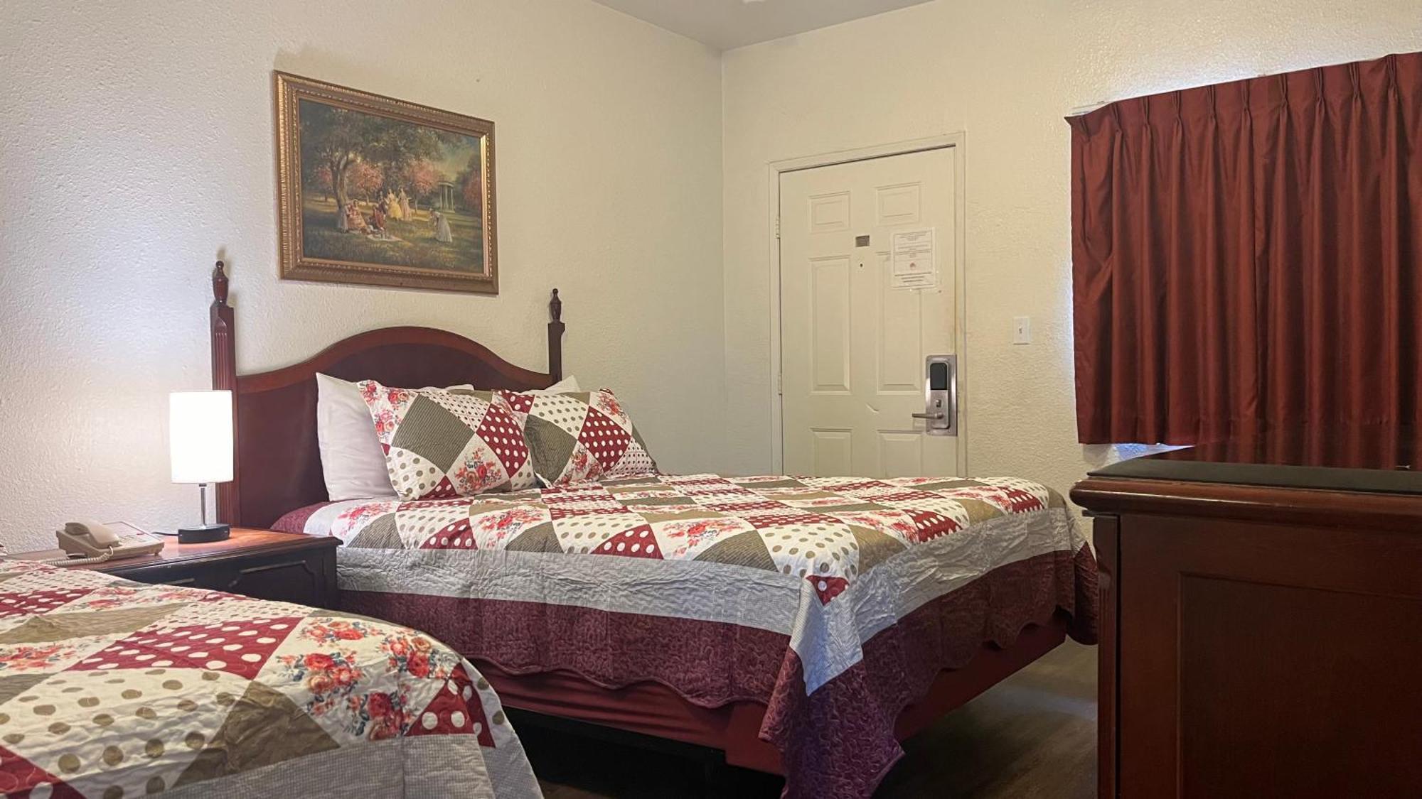 Queen Room Two Queen Beds