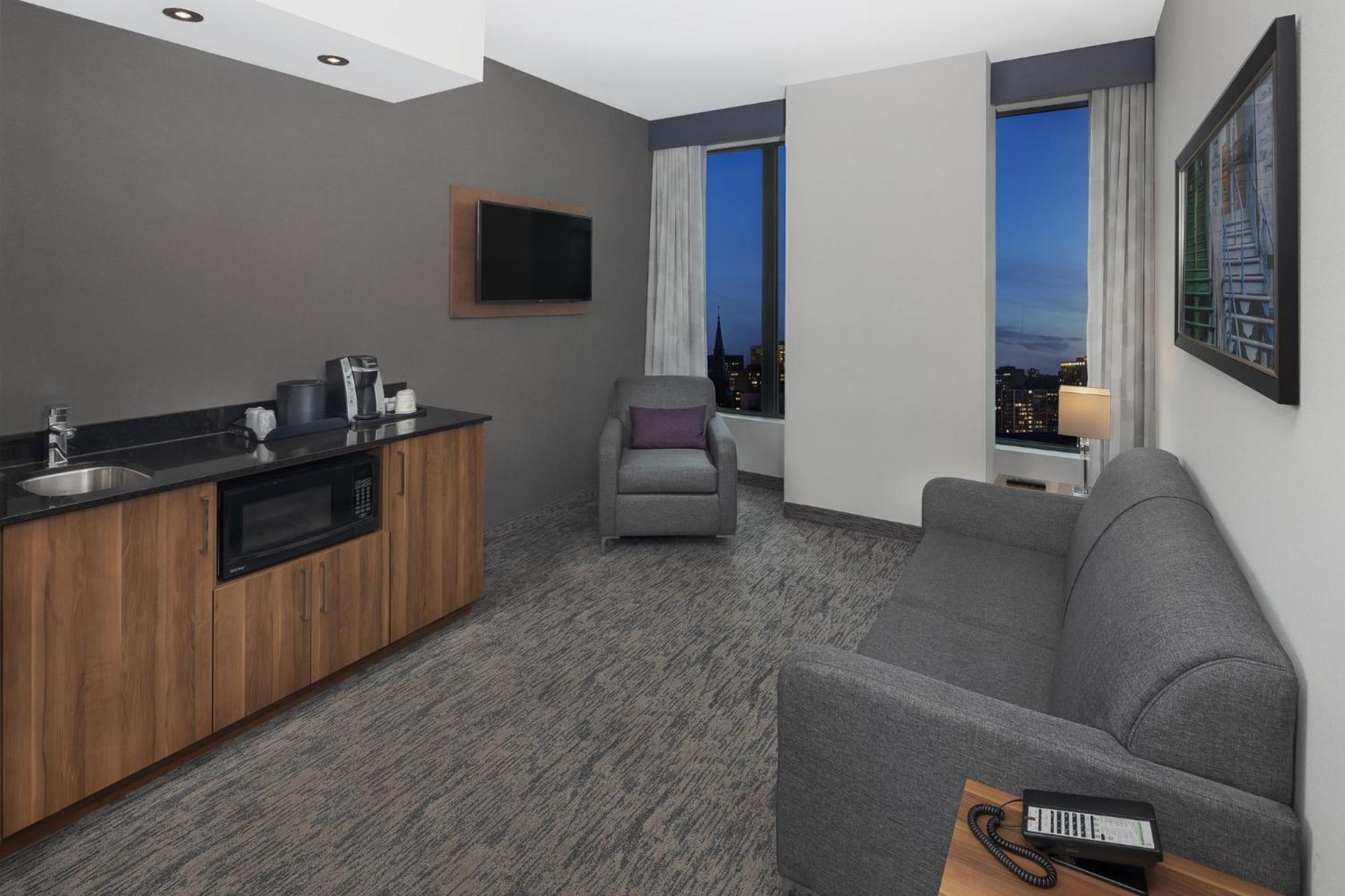 One-Bedroom King Suite