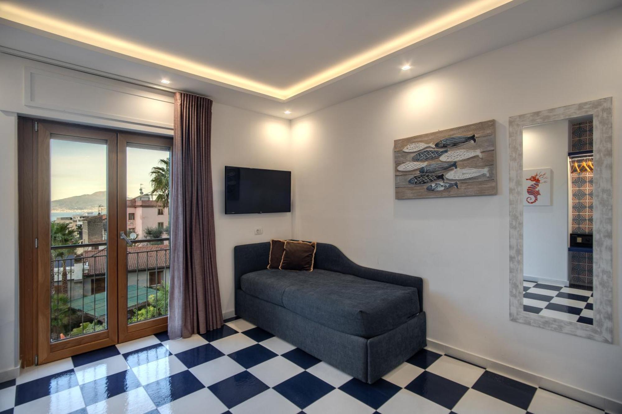 Deluxe Family Room
