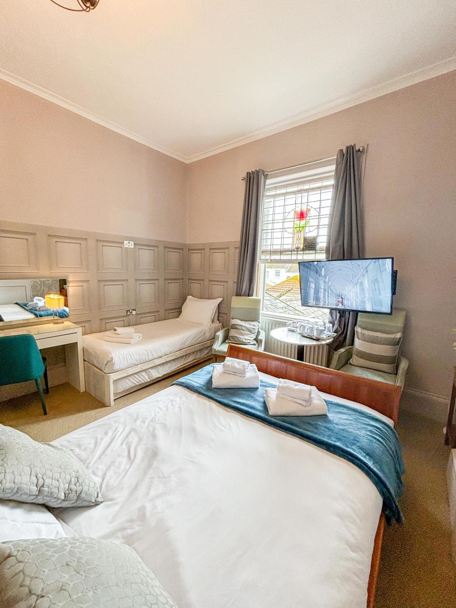 King Room,1574707118:JPEG