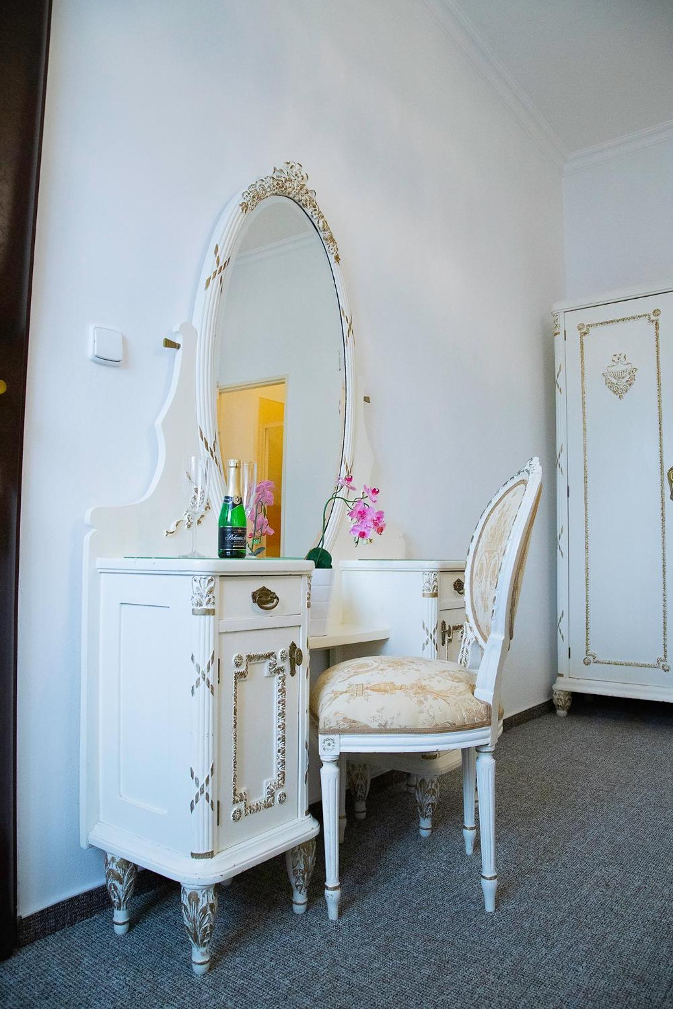 Superior Double or Twin Room Private Bathroom