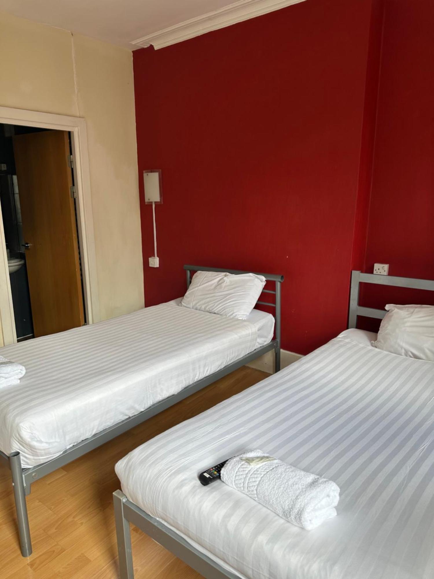 Twin Room with Shared Bathroom,1574764241:JPEG